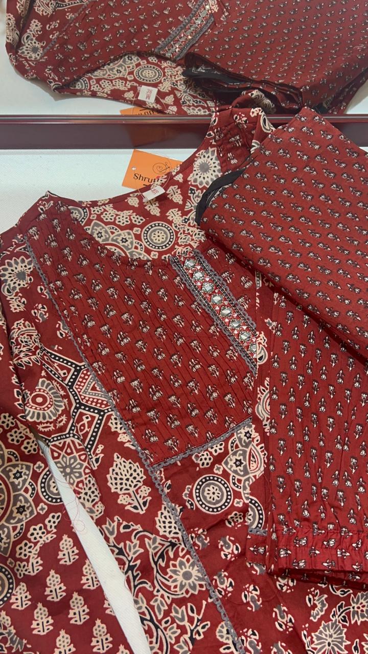 Maroon 3 Piece Set with Intricate Detailings