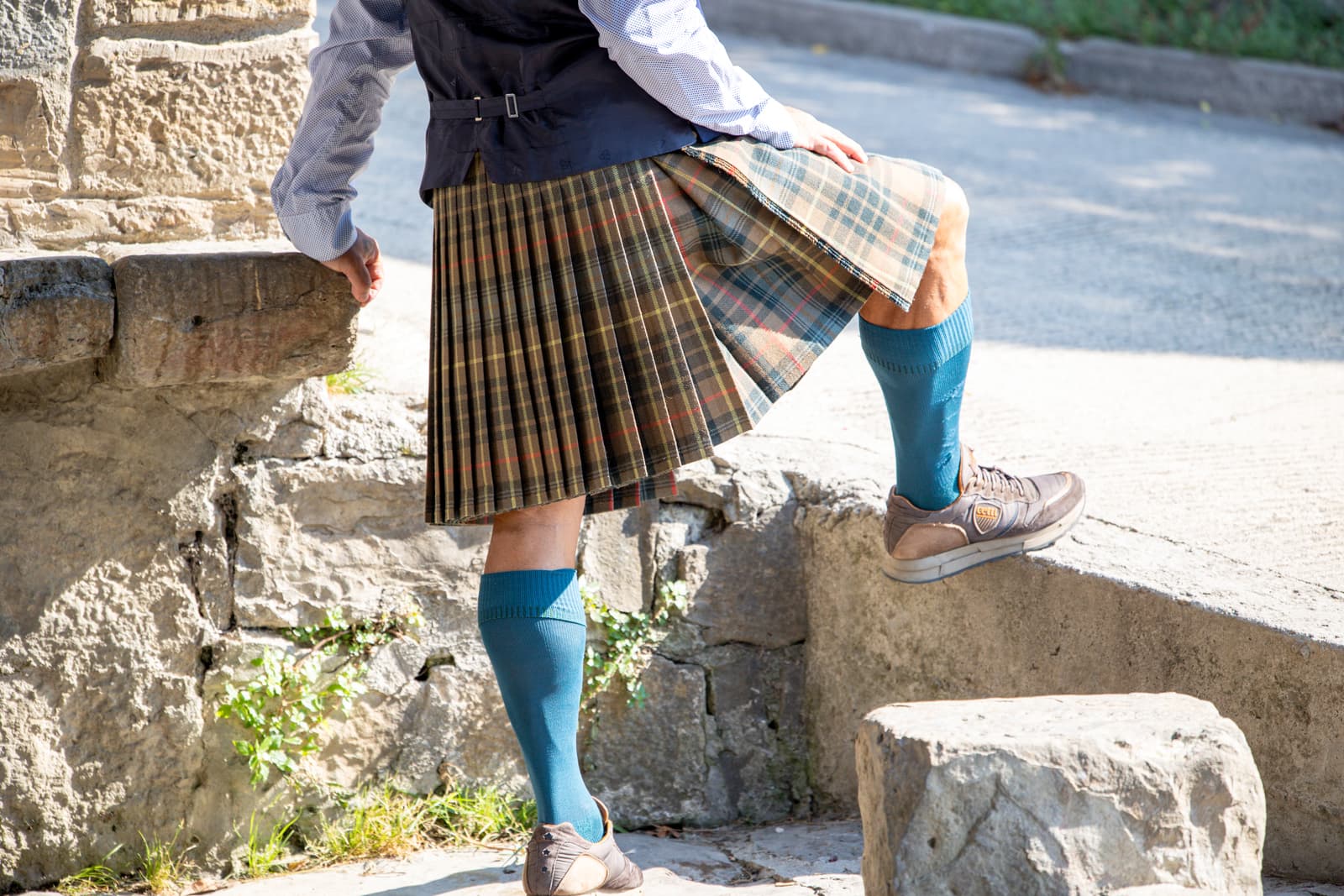 Traditional Hand Stitched Kilt.   * The Kilt Price Please note that the price does not include the material or postage.