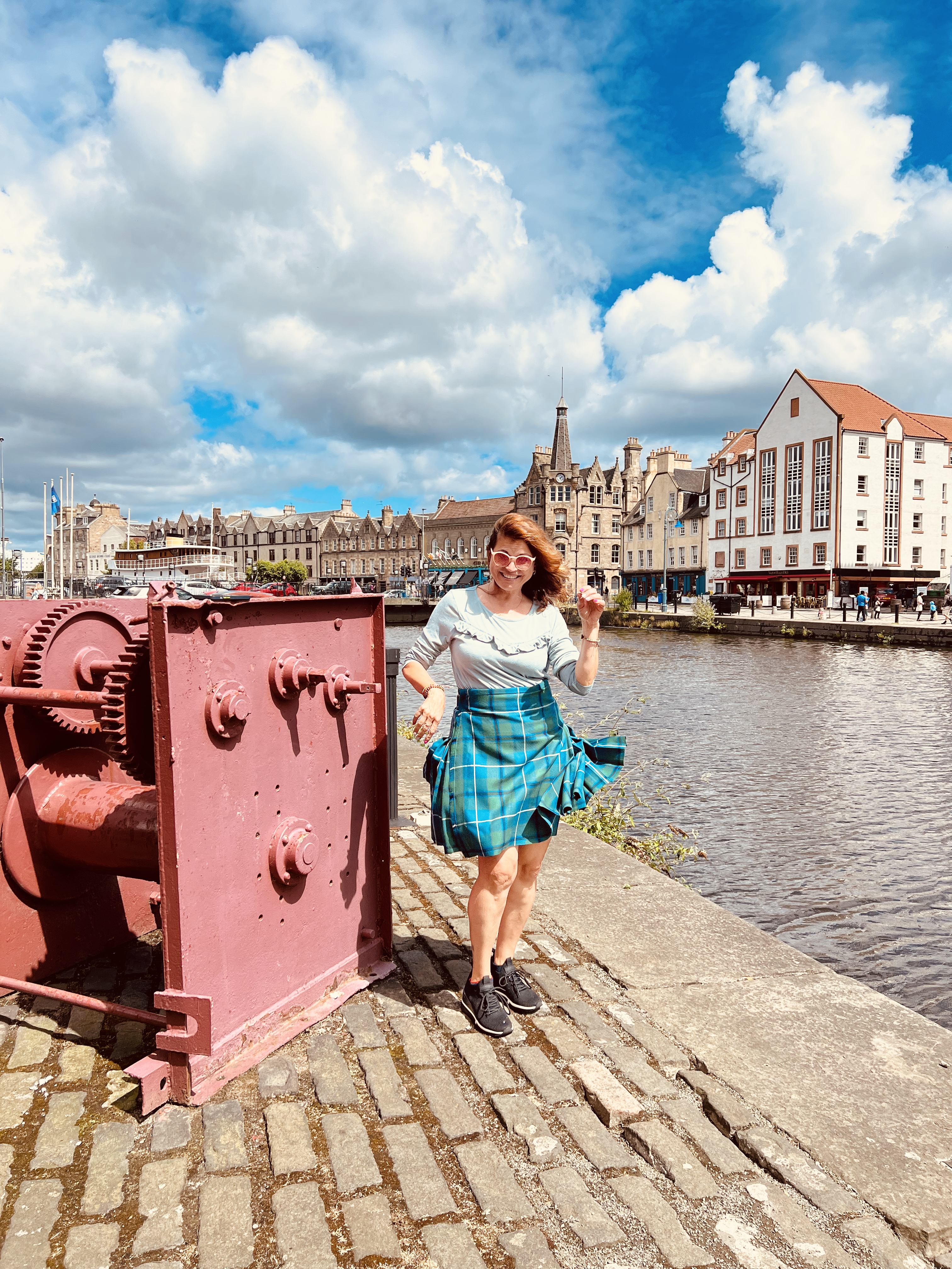 Heavy & Medium Weight Hand Stitched Kilts | 8yards * The Kilt Price Please note that the price does not include the material or postage.