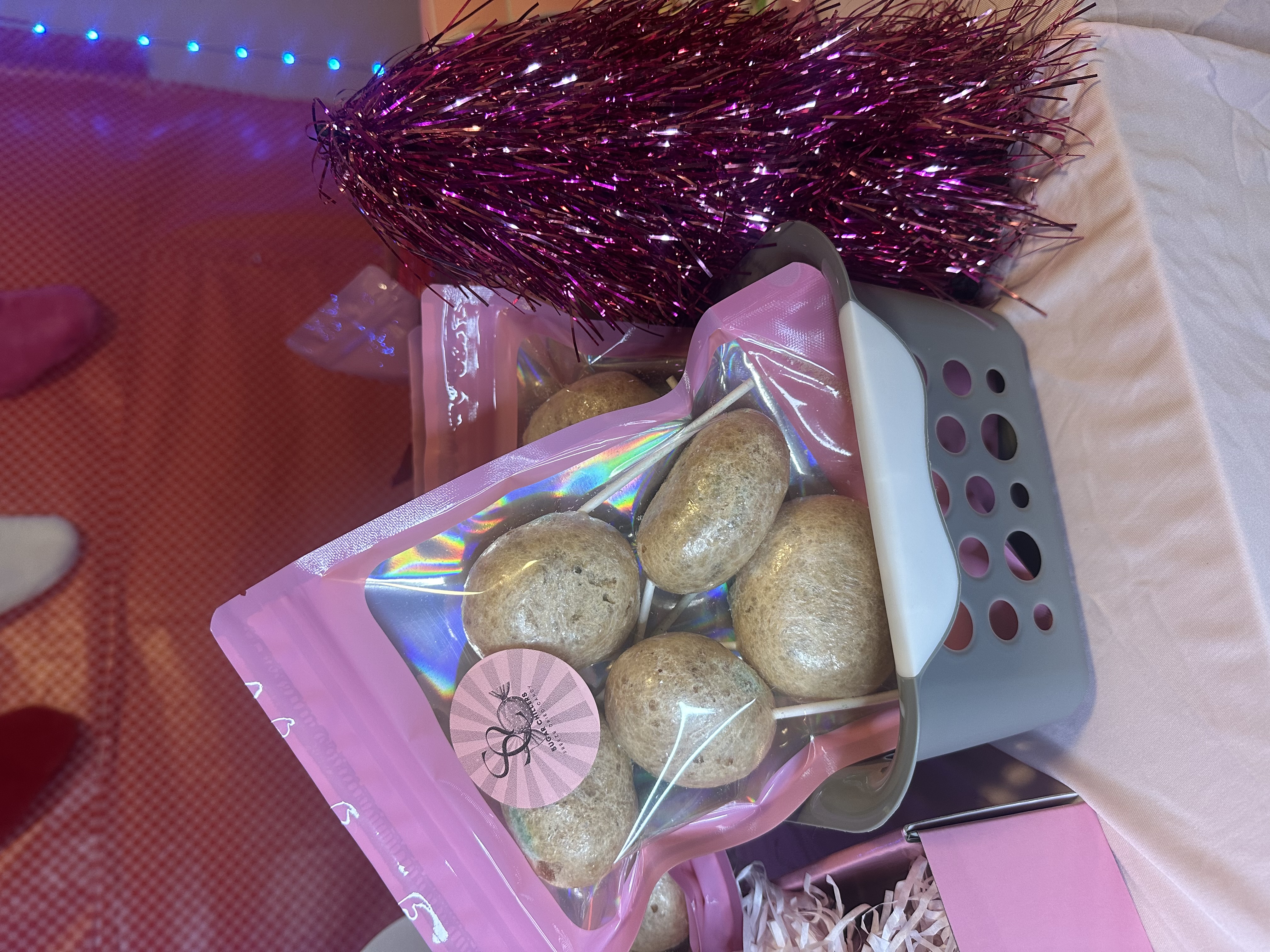 Freeze-Dried Apple Caramel Pops