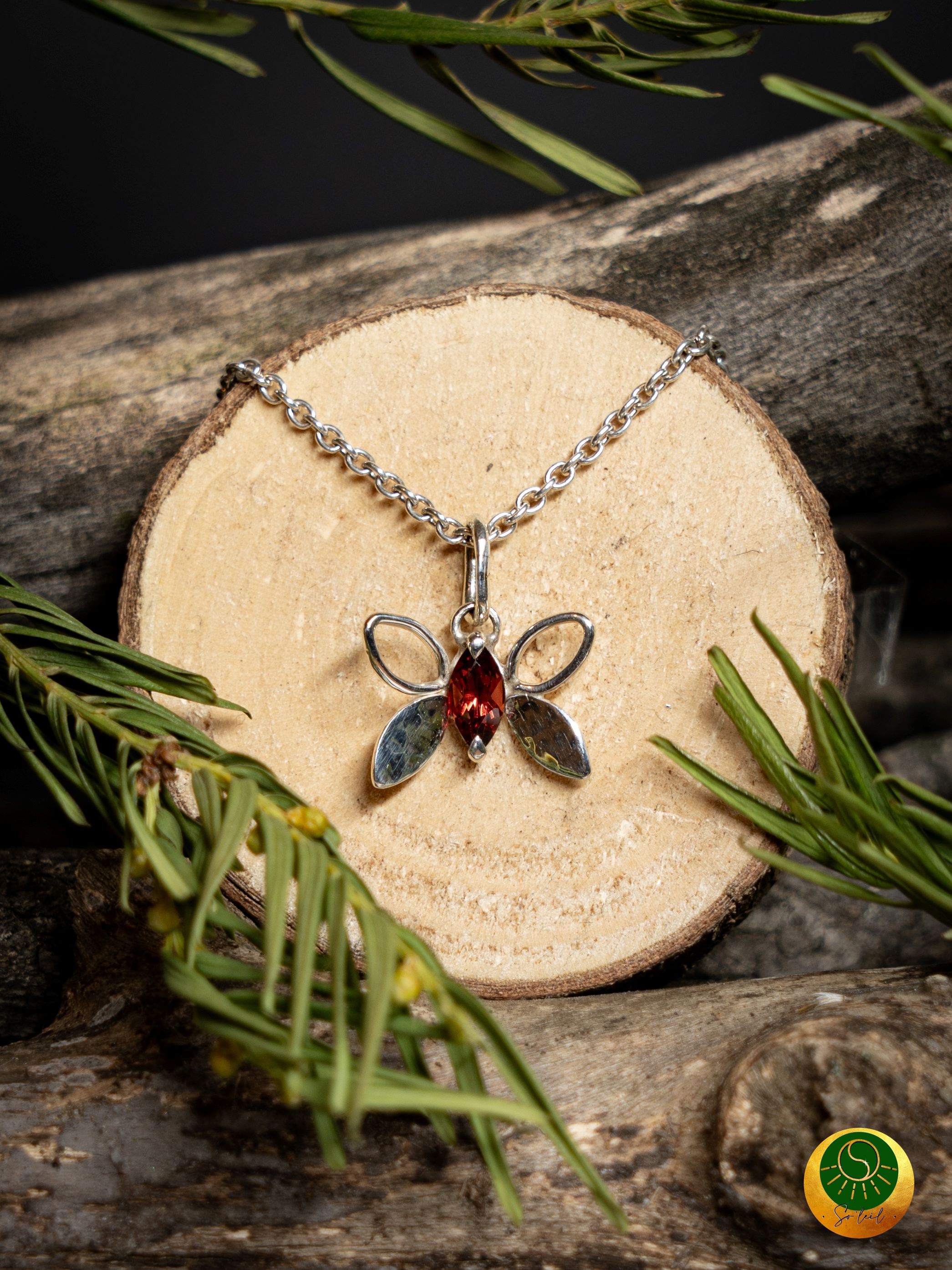 Collier papillon Grenat