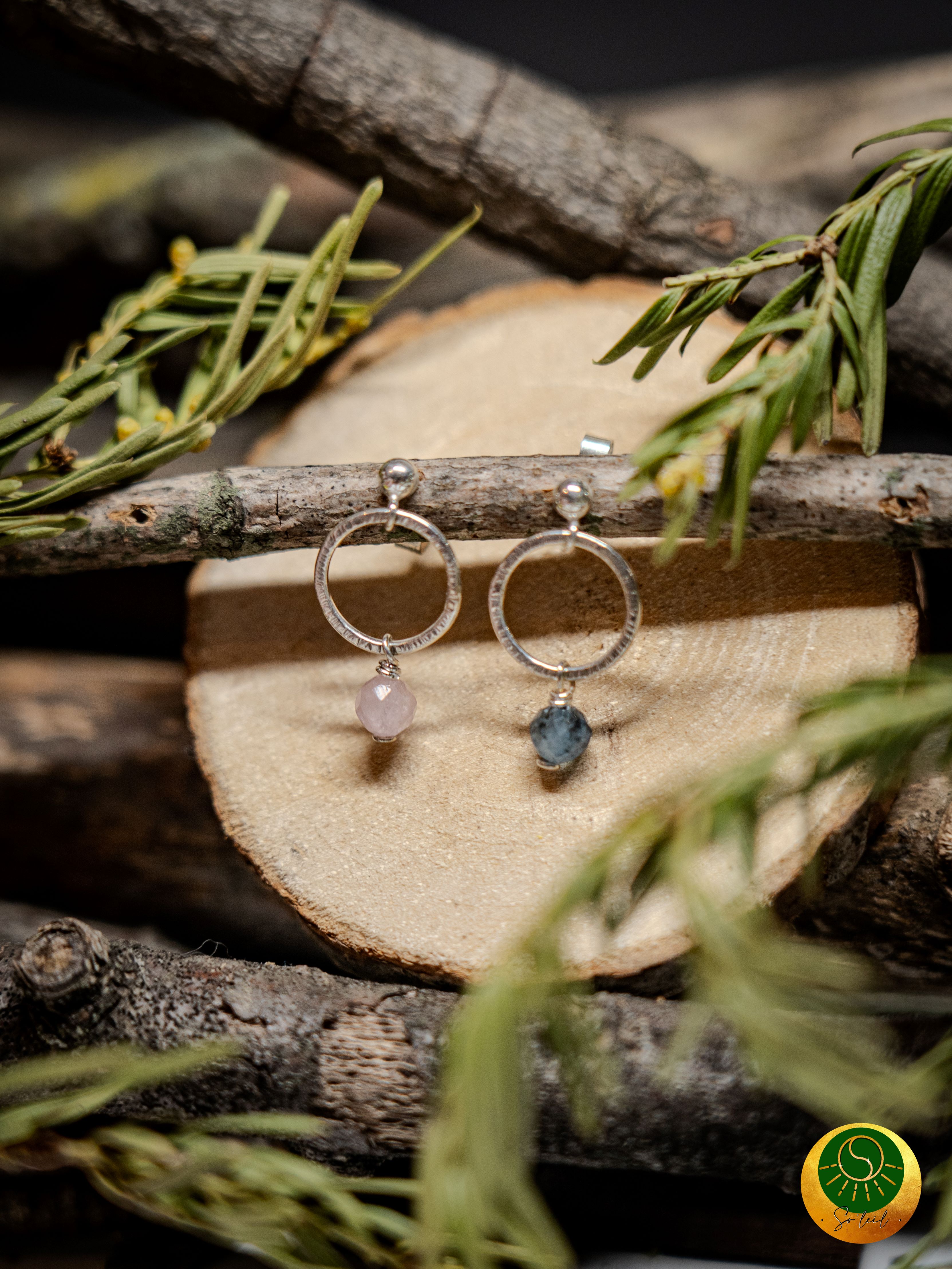 Boucles d'oreille dépareillées