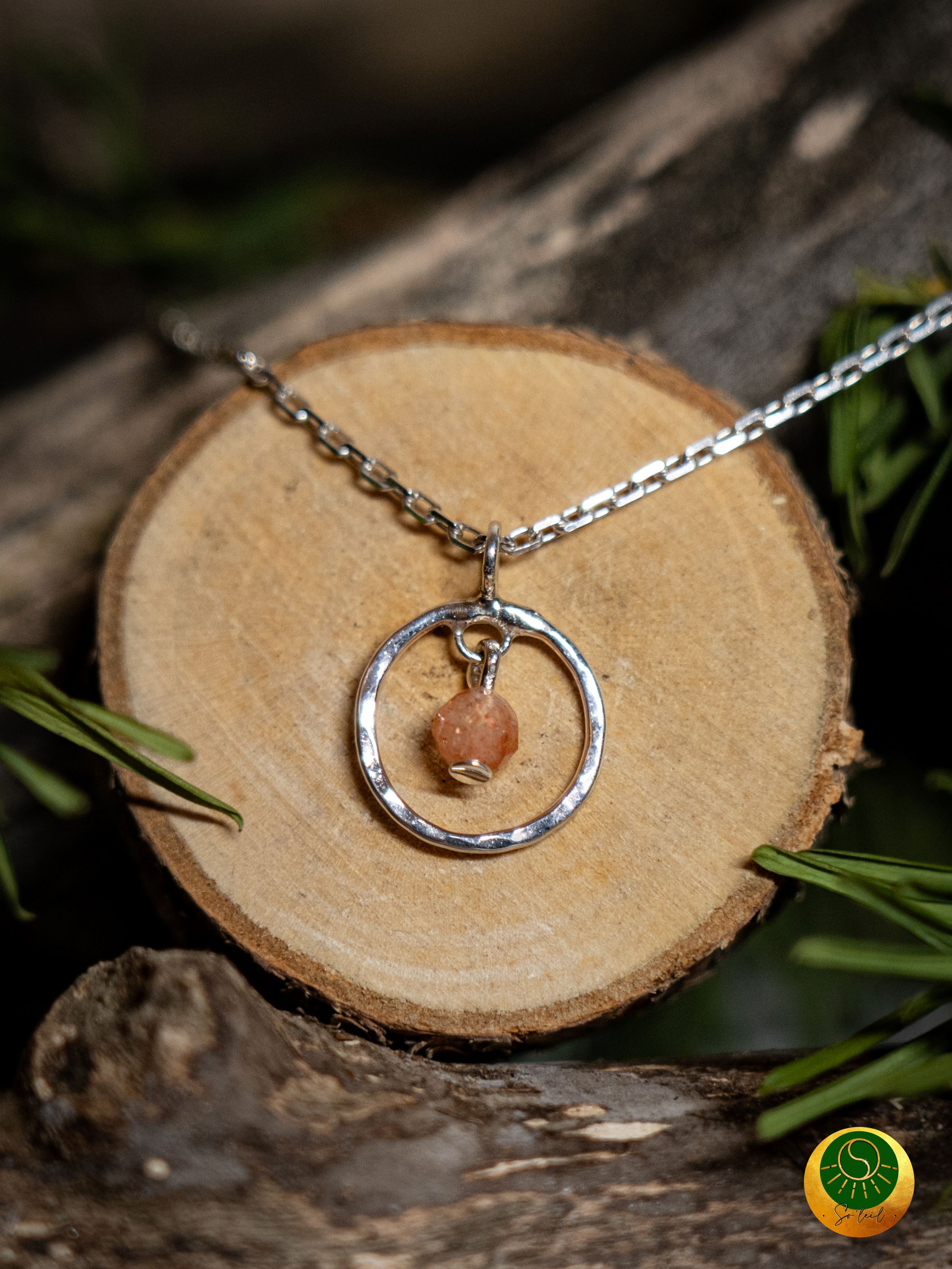 Collier martelé Pierre de Soleil