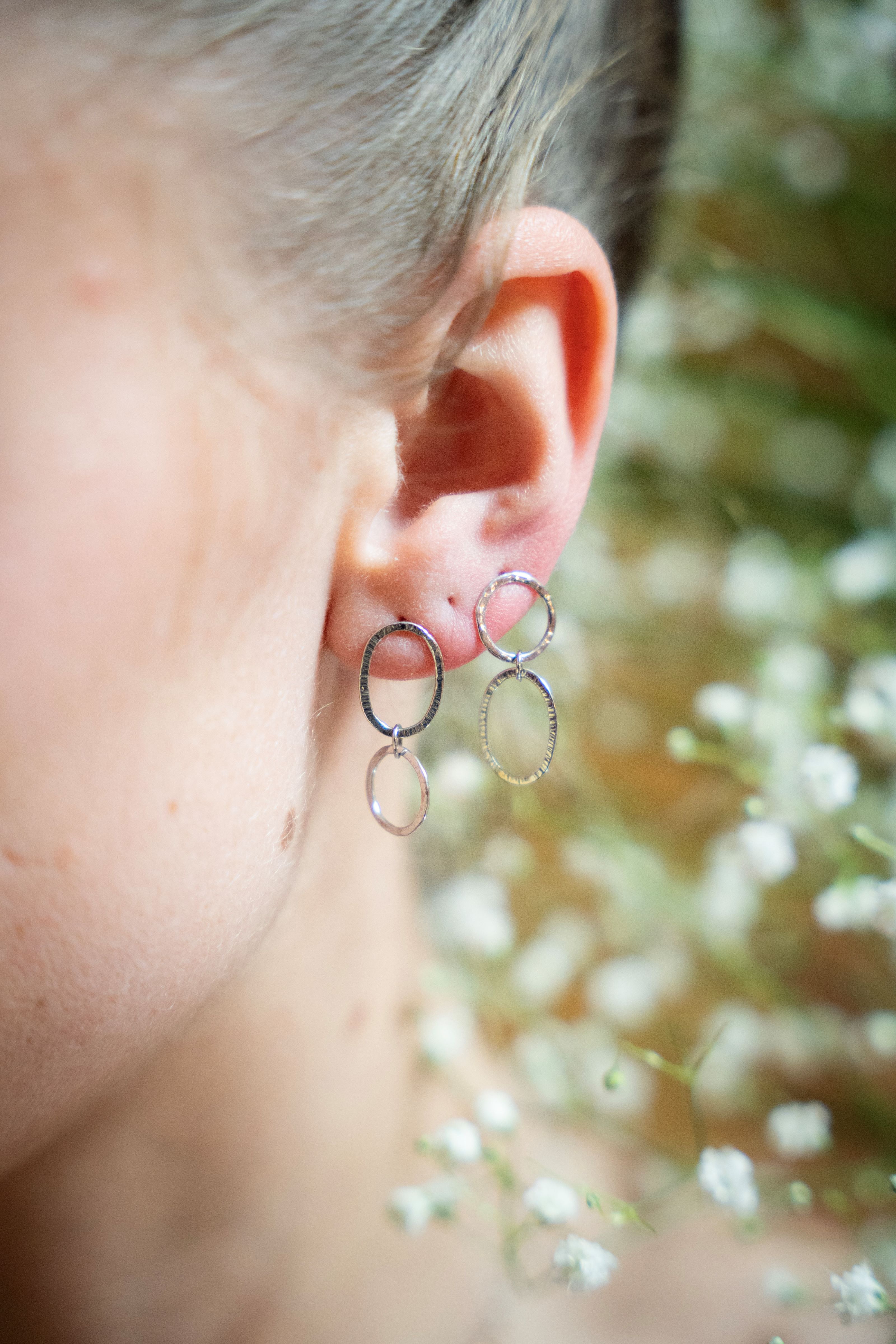 Boucles d'oreilles ciselées dépareillées