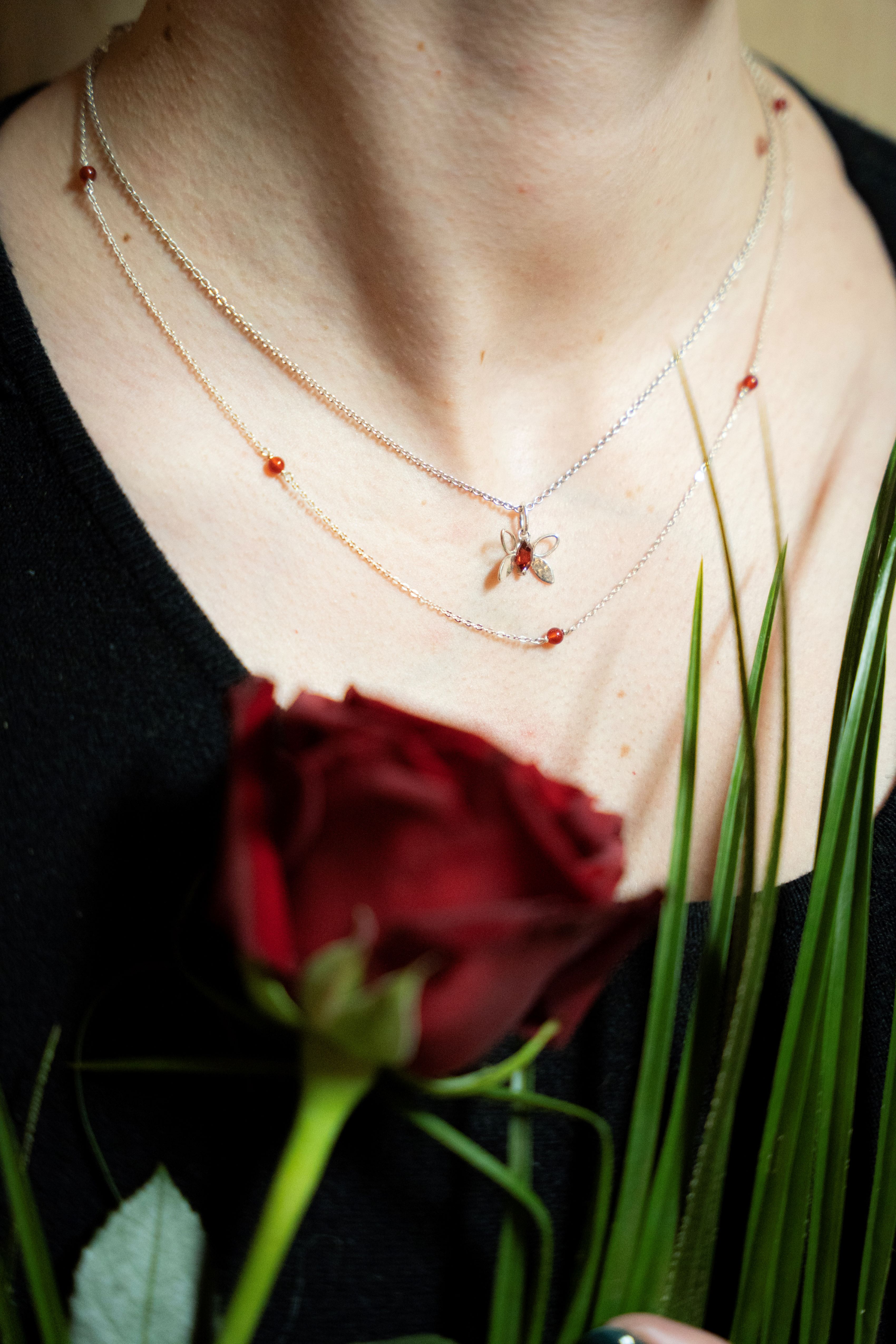 Collier papillon Grenat