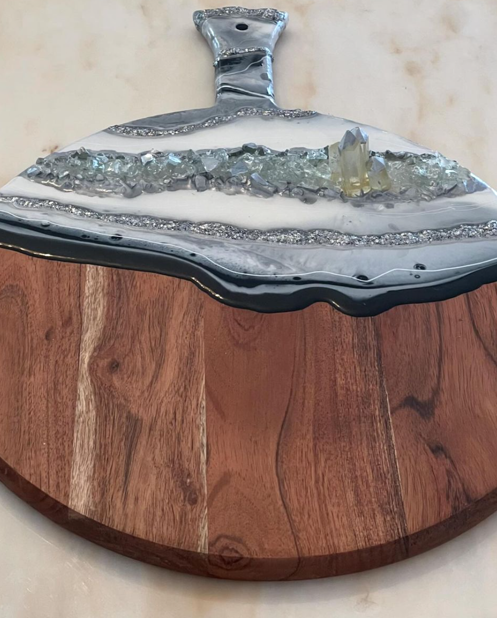 Resin - Emerald Round Charcuterie Board