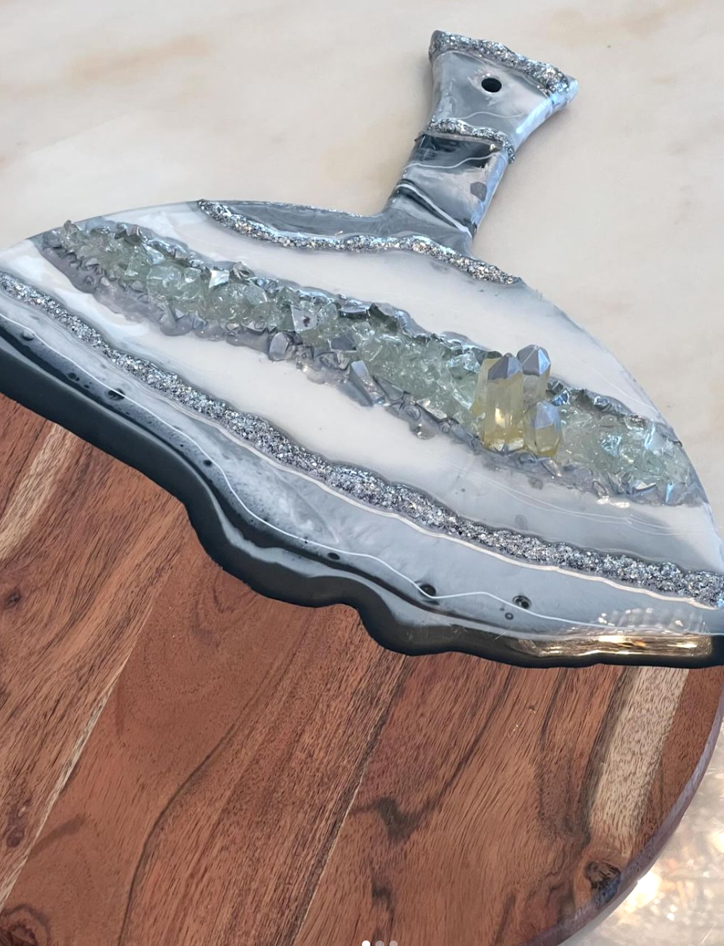 Resin - Emerald Round Charcuterie Board