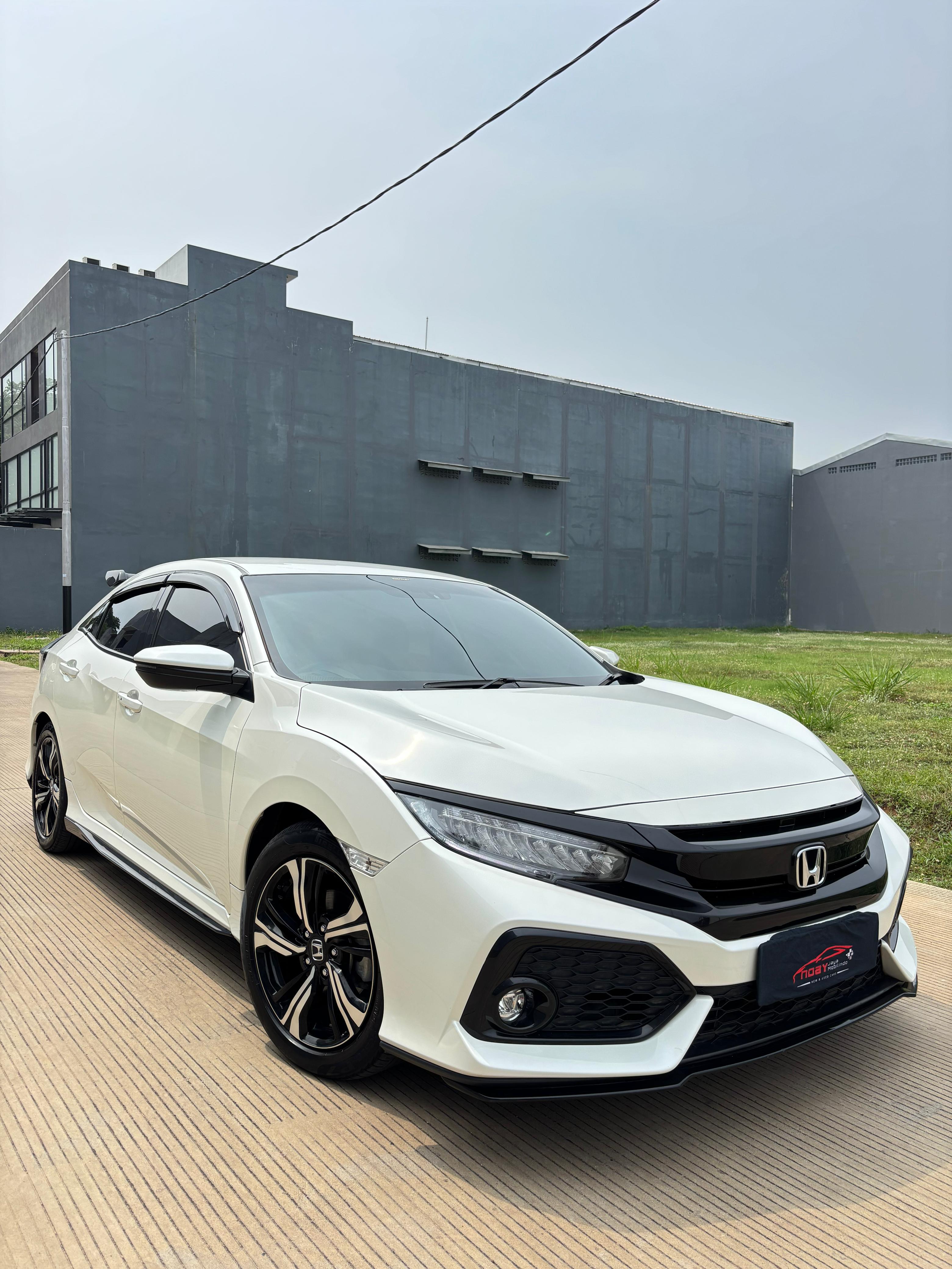 Honda Civic Turbo 1.5 HacthBack E TC CVT 2018 (AUTOMATIC)