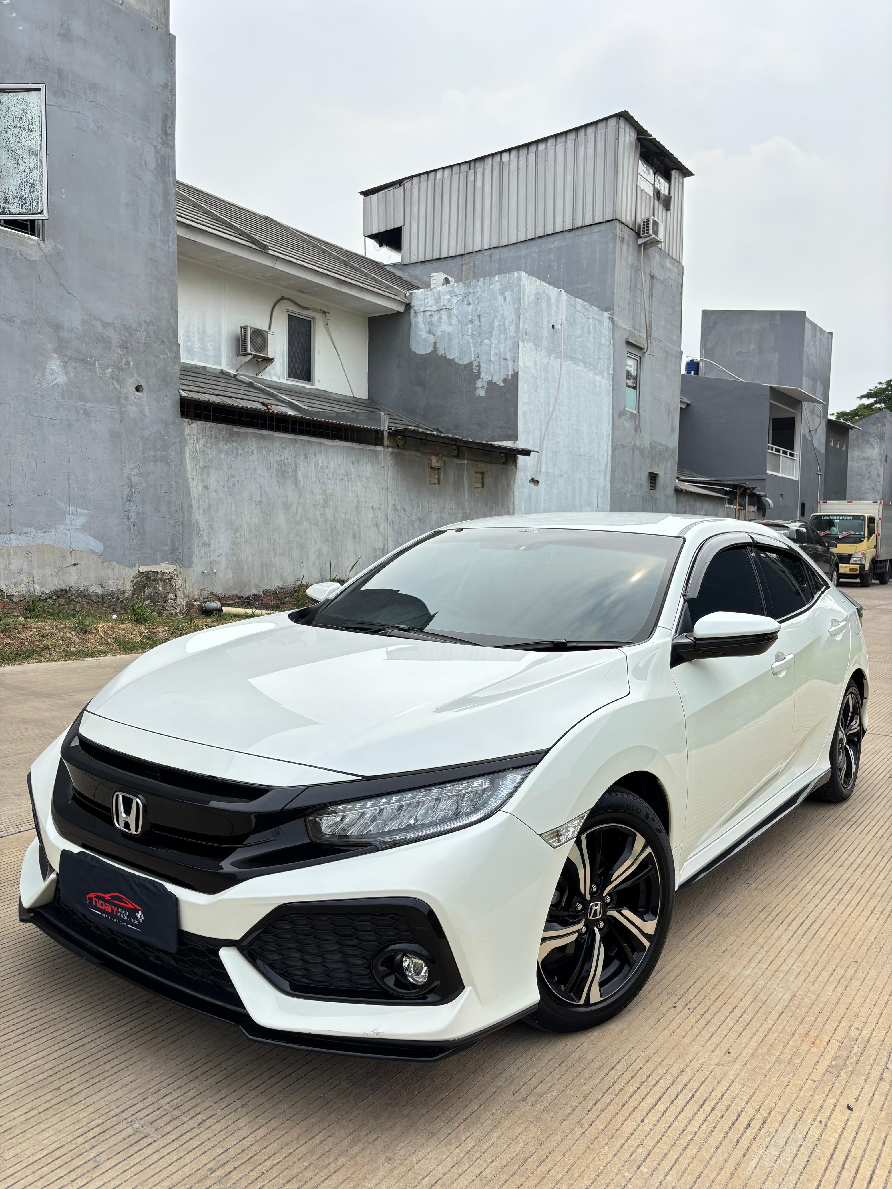 Honda Civic Turbo 1.5 HacthBack E TC CVT 2018 (AUTOMATIC)