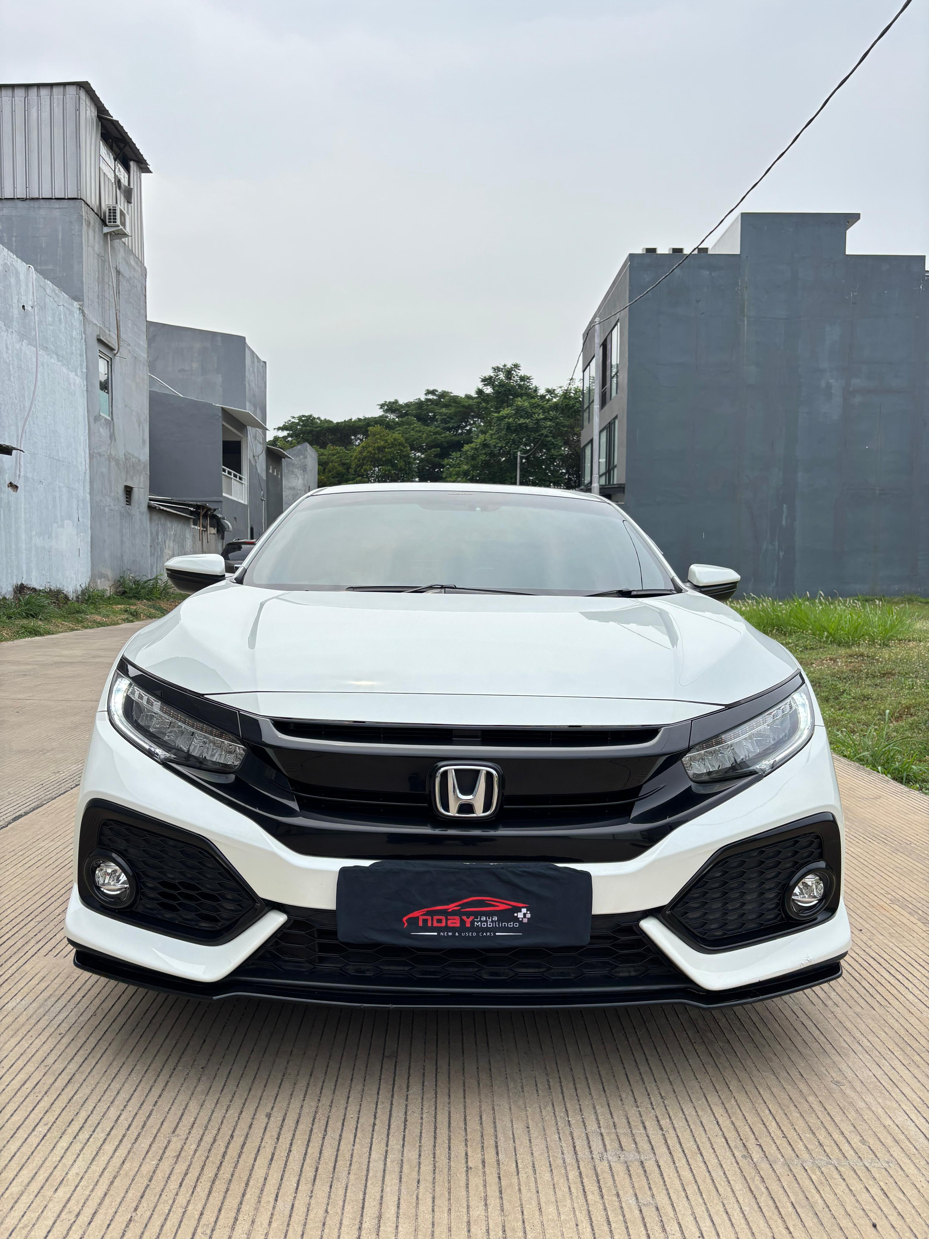 Honda Civic Turbo 1.5 HacthBack E TC CVT 2018 (AUTOMATIC)