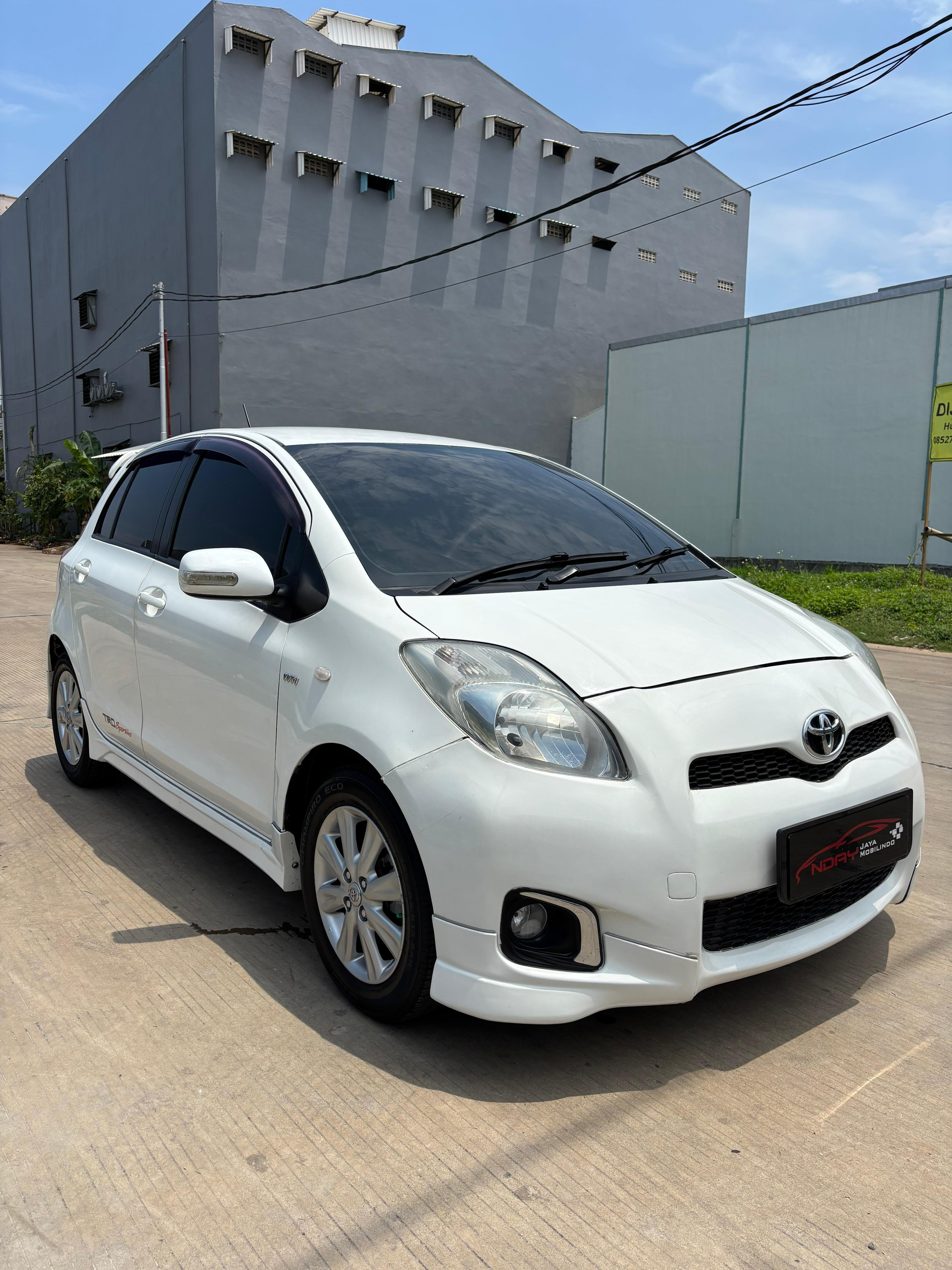 Toyota Yaris 1.5 E 2012