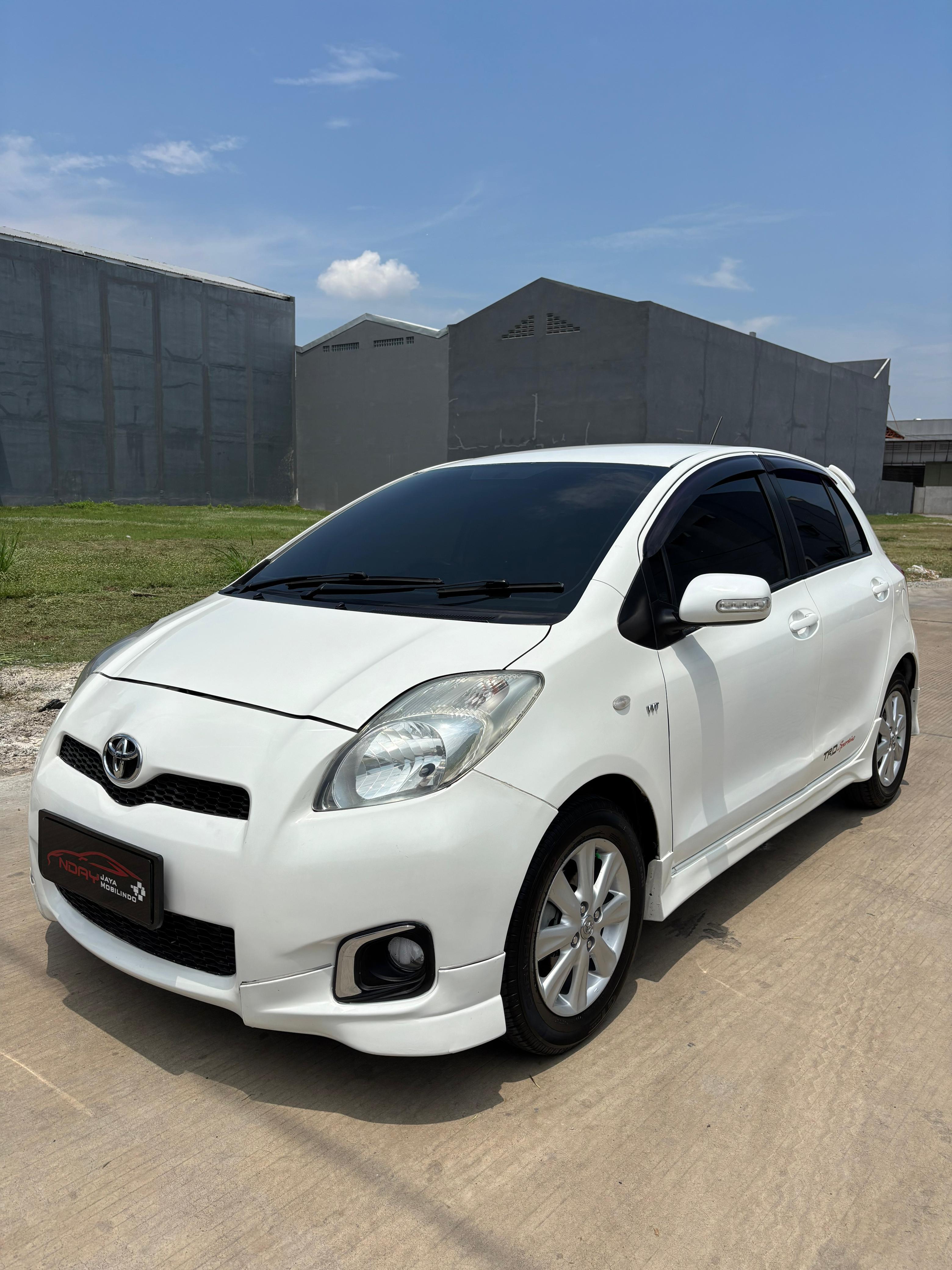 Toyota Yaris 1.5 E 2012