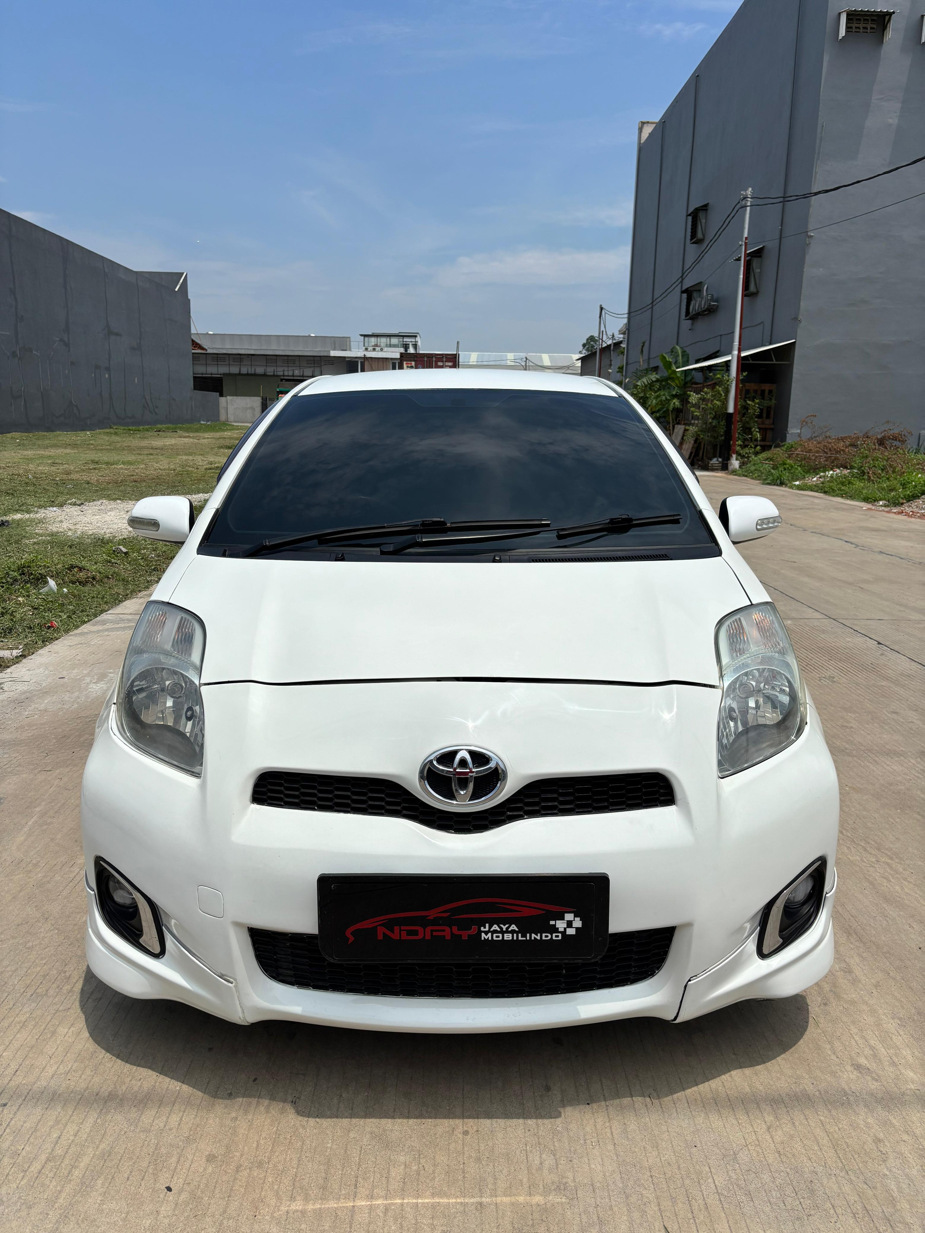 Toyota Yaris 1.5 E 2012