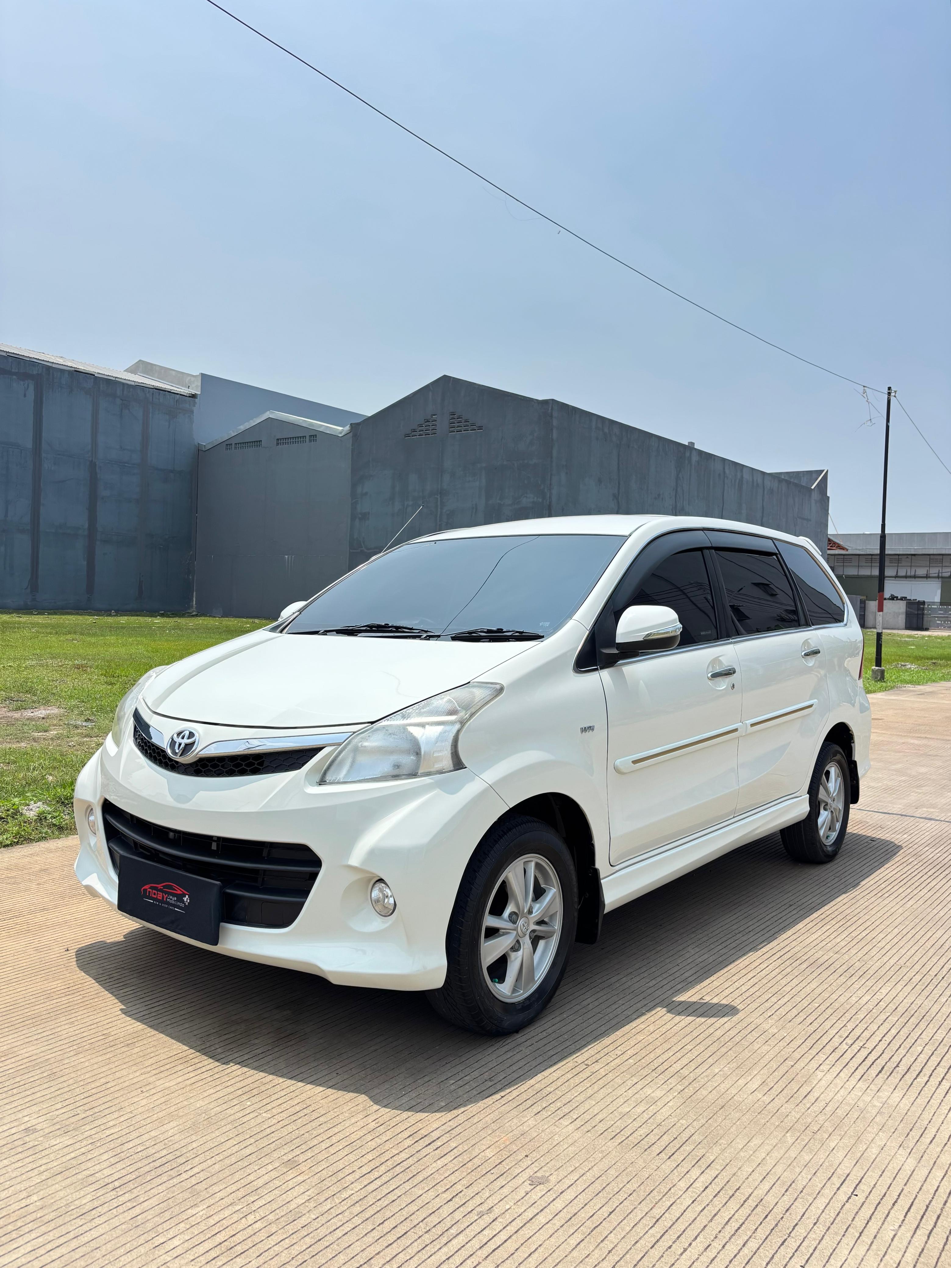 Toyota Avanza Veloz Luxury 1.5 2014 Automatic
