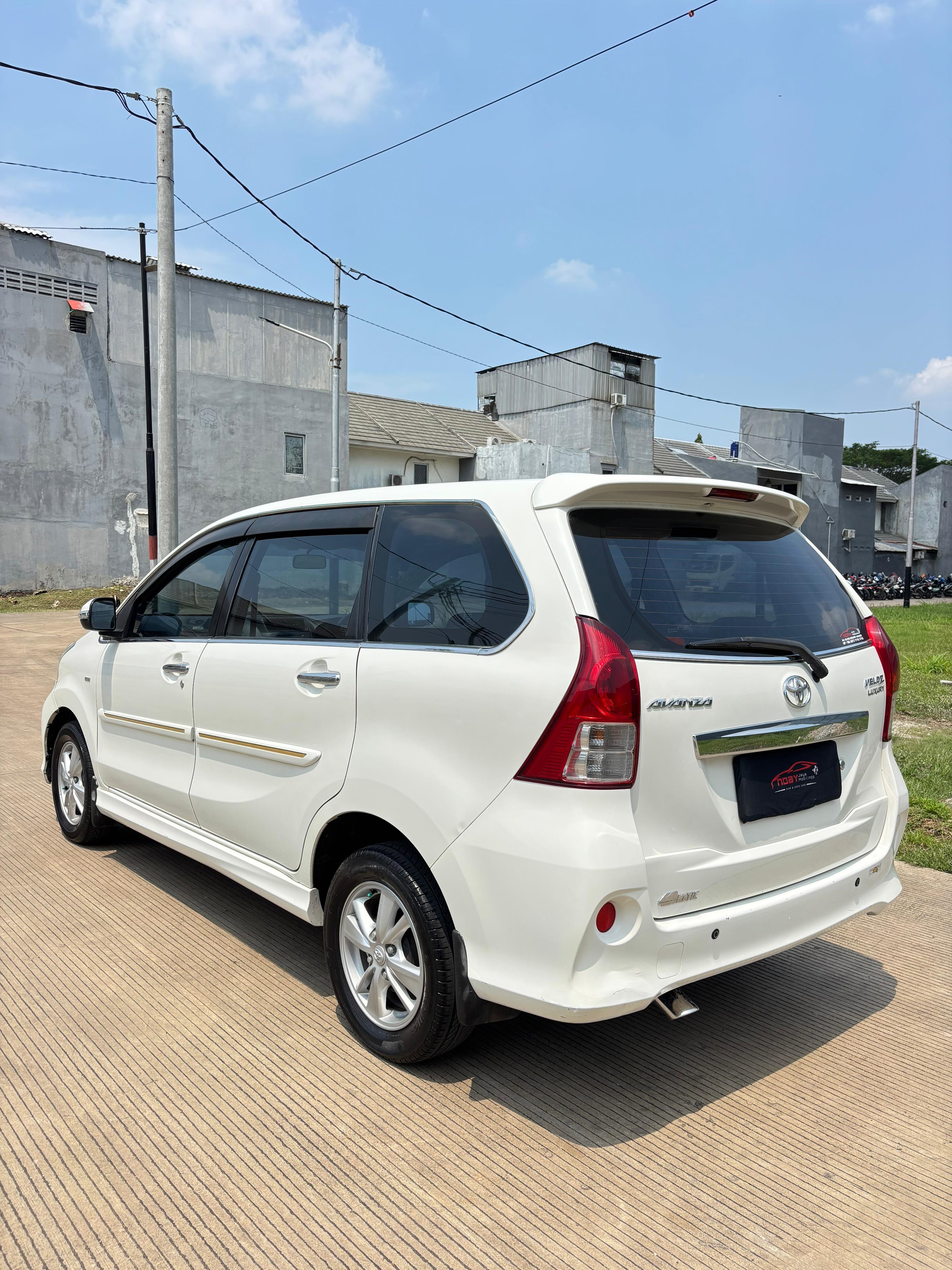 Toyota Avanza Veloz Luxury 1.5 2014 Automatic