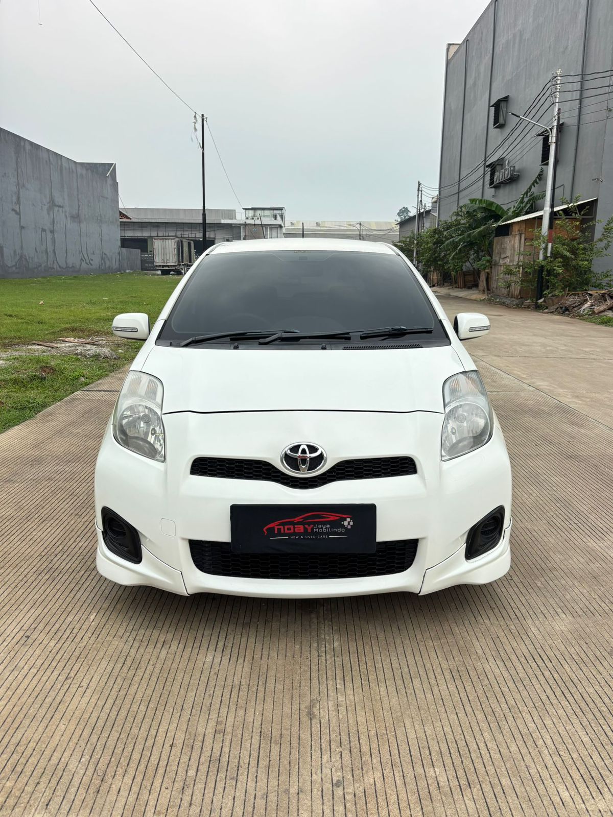 Toyota Yaris 1.5 E 2013 Automatic