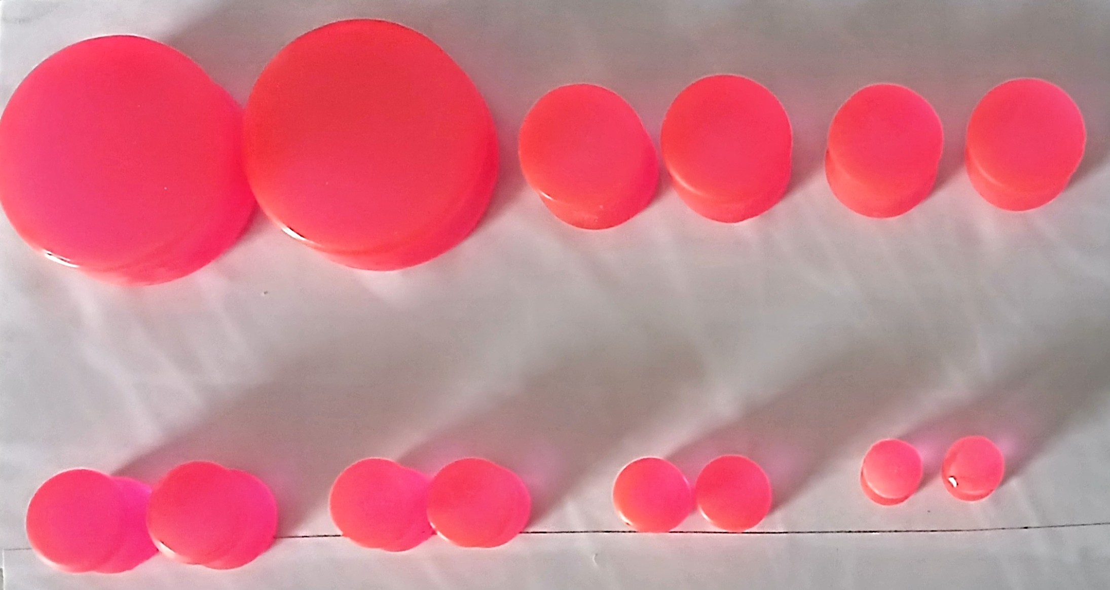 6mm-18mm Handmade Epoxy Resin Ear Plugs Bright Pink/Glow in the Dark