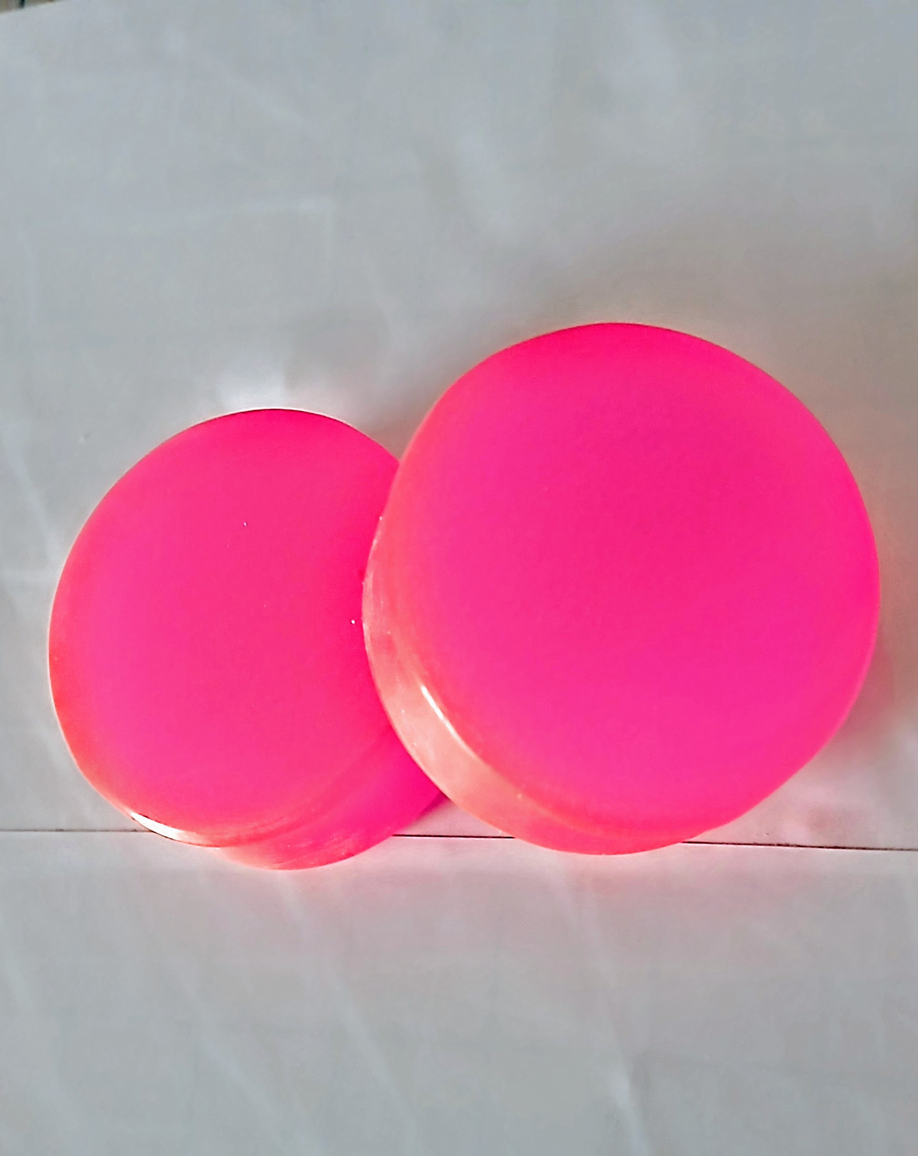 6mm-18mm Handmade Epoxy Resin Ear Plugs Bright Pink/Glow in the Dark