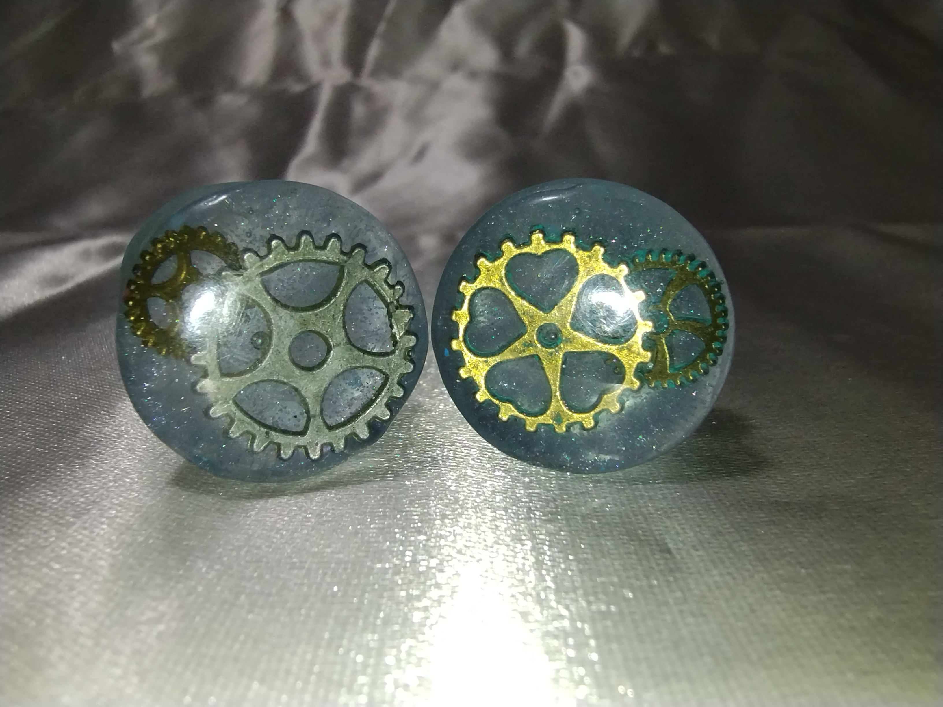 18mm Double Flared Epoxy Resin Ear Plugs w/ Light Blue Dye and Steampunk Style Gears