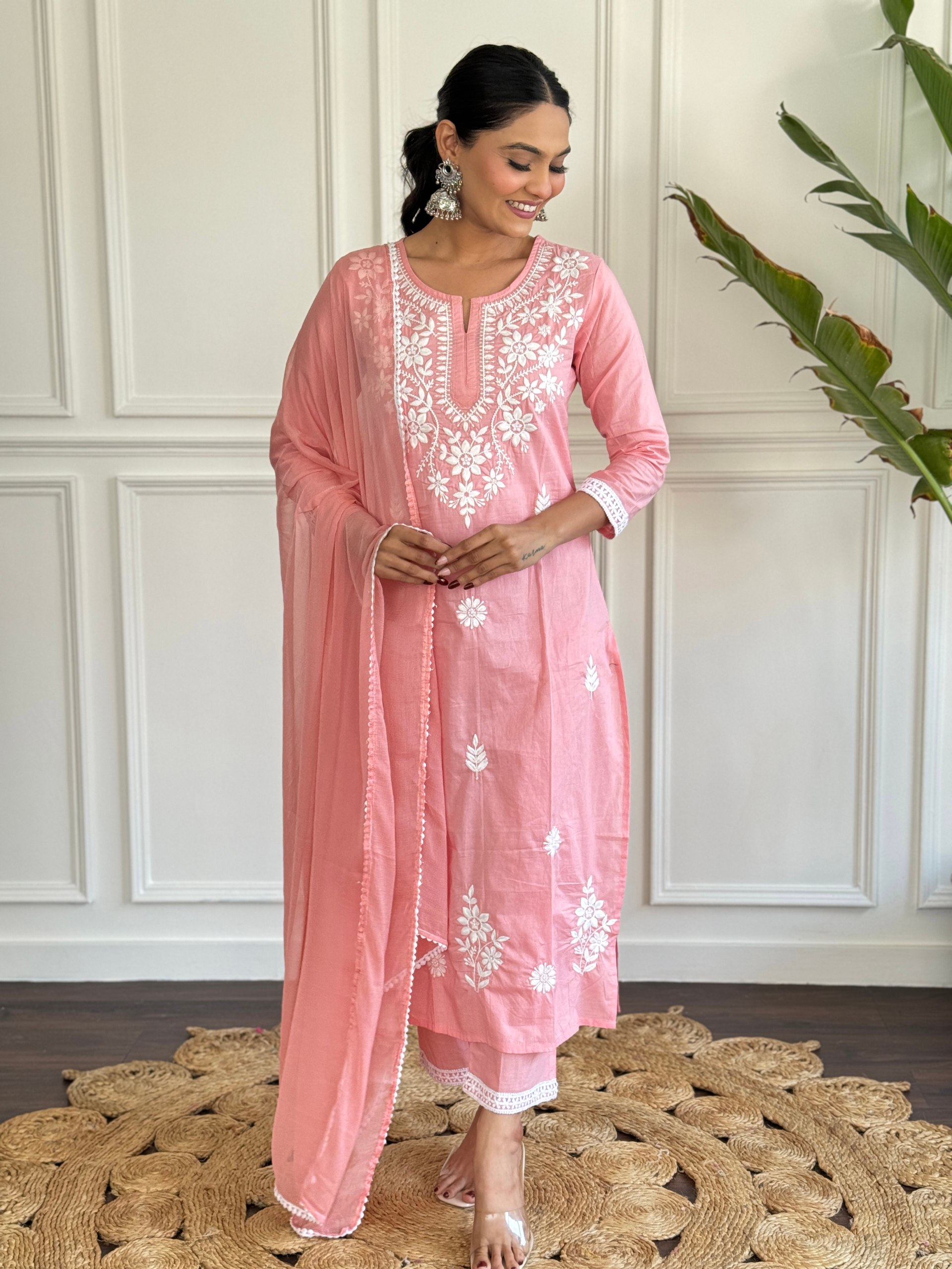 Add a touch of elegance to your Eid celebrations with this graceful pink salwar kameez