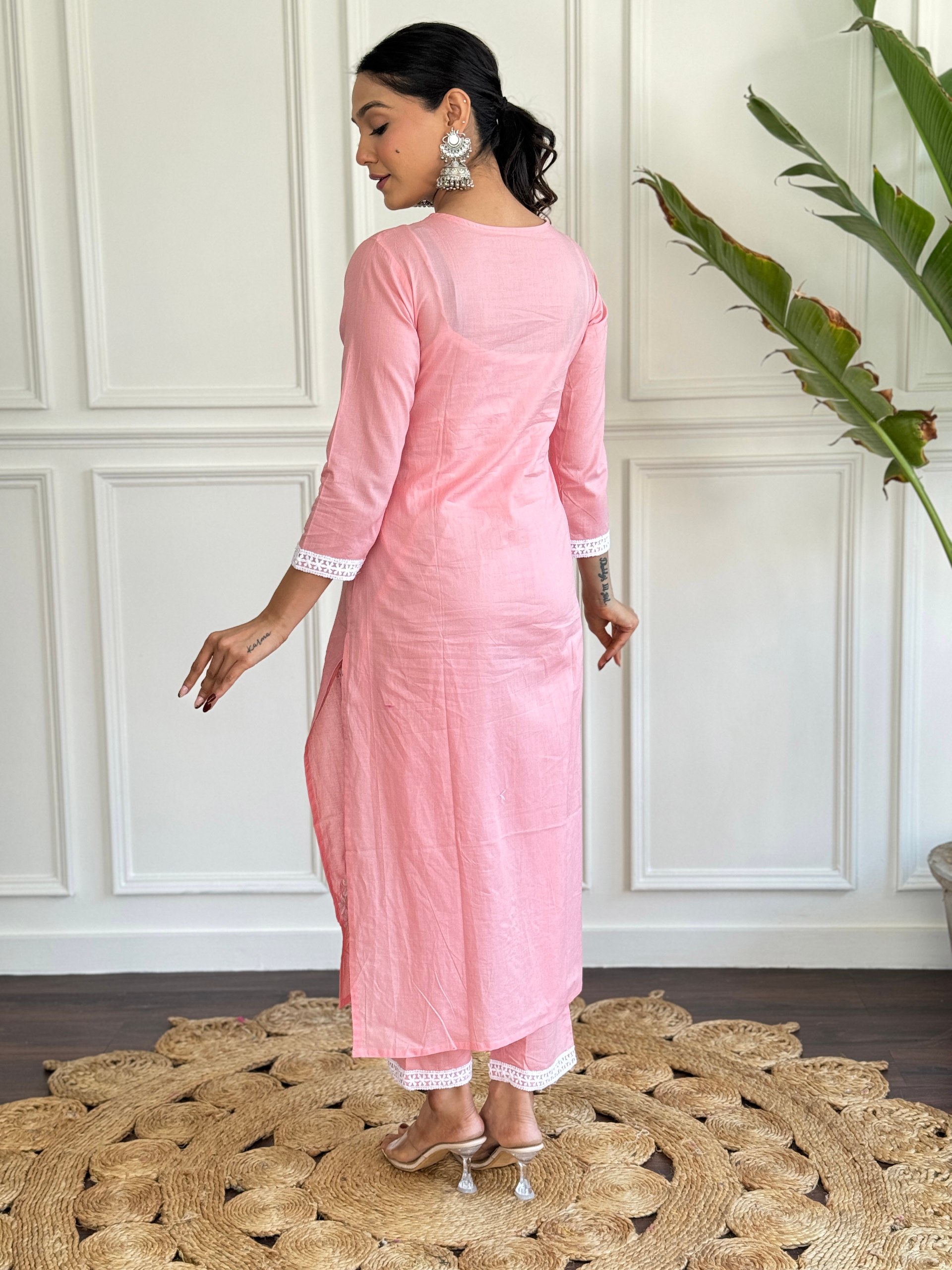 Add a touch of elegance to your Eid celebrations with this graceful pink salwar kameez