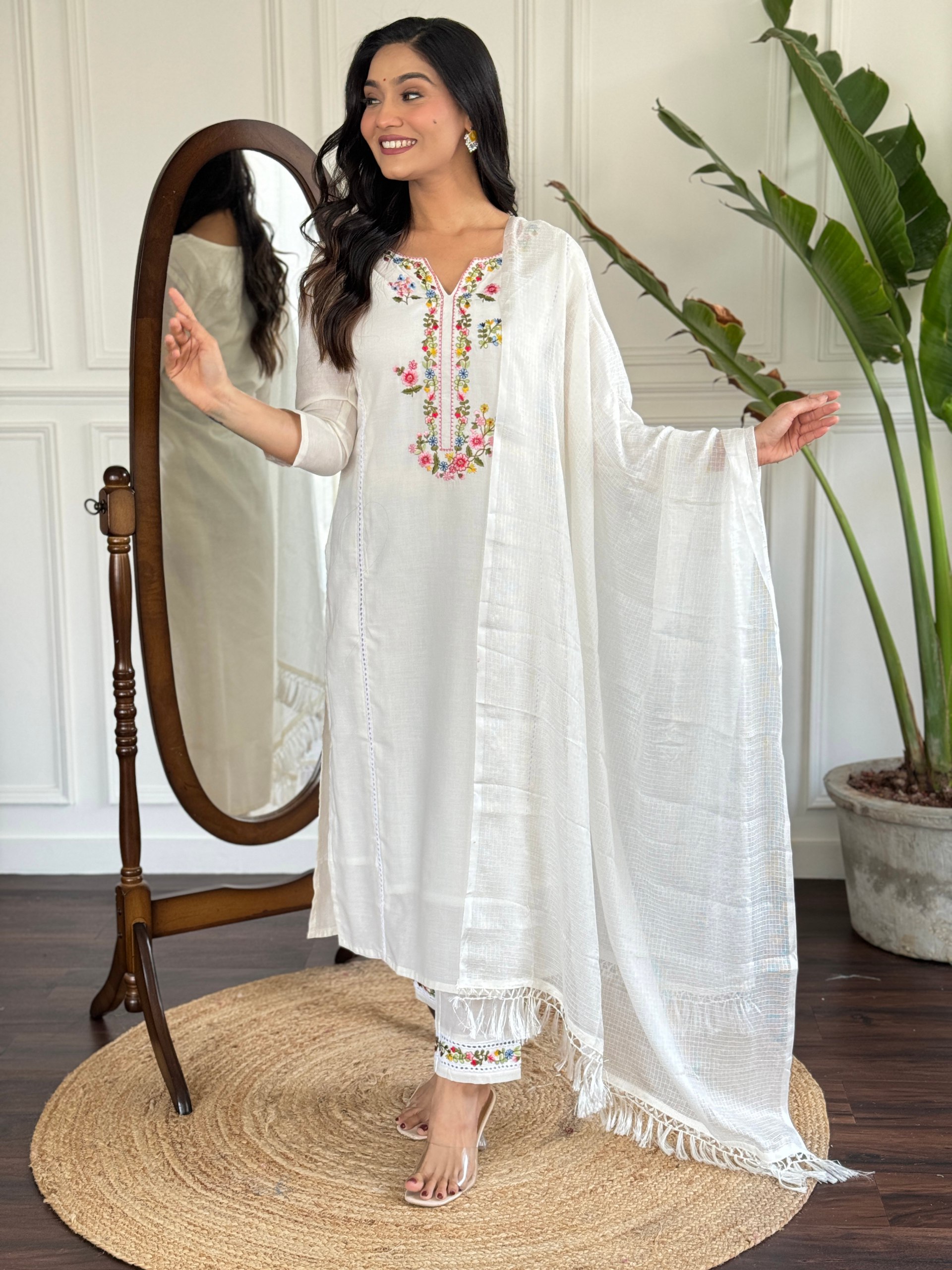 Make a stunning statement this Eid with this gorgeous white salwar kameez