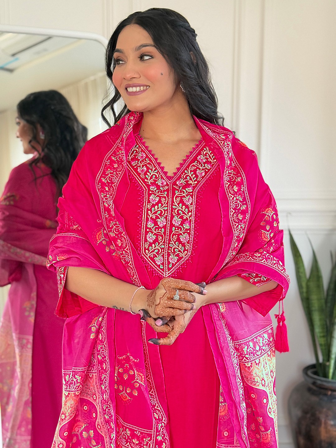 Drape yourself in sheer elegance this Eid with this mesmerizing pink salwar kameez