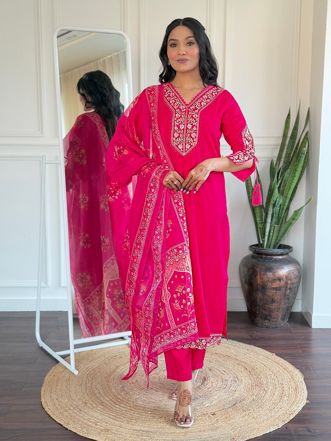 Drape yourself in sheer elegance this Eid with this mesmerizing pink salwar kameez