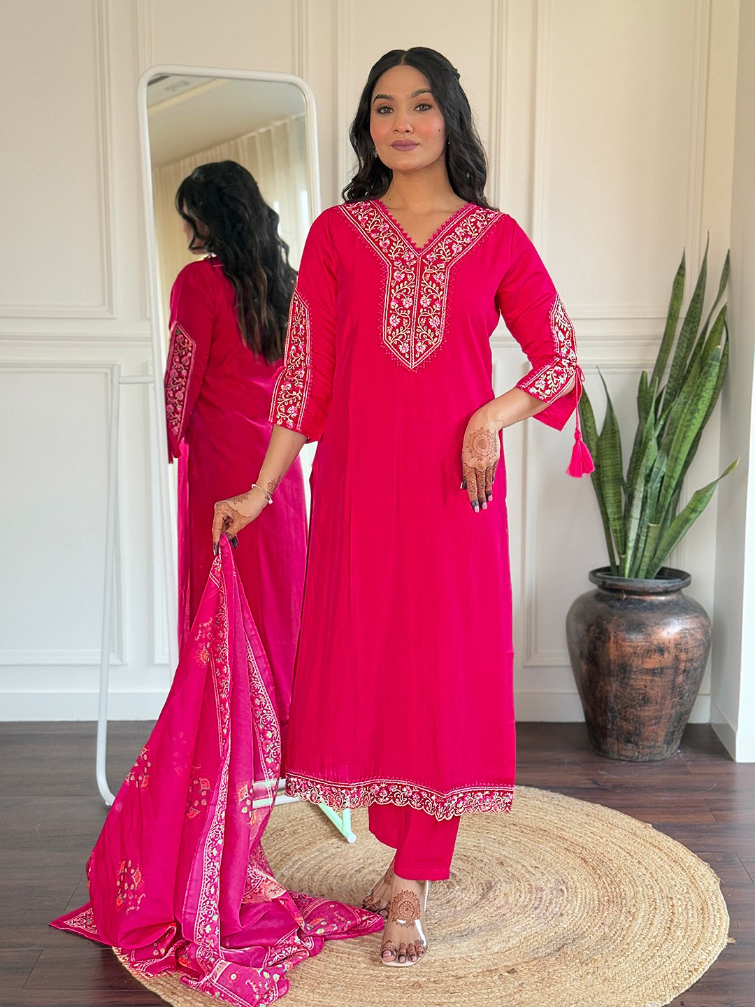Drape yourself in sheer elegance this Eid with this mesmerizing pink salwar kameez