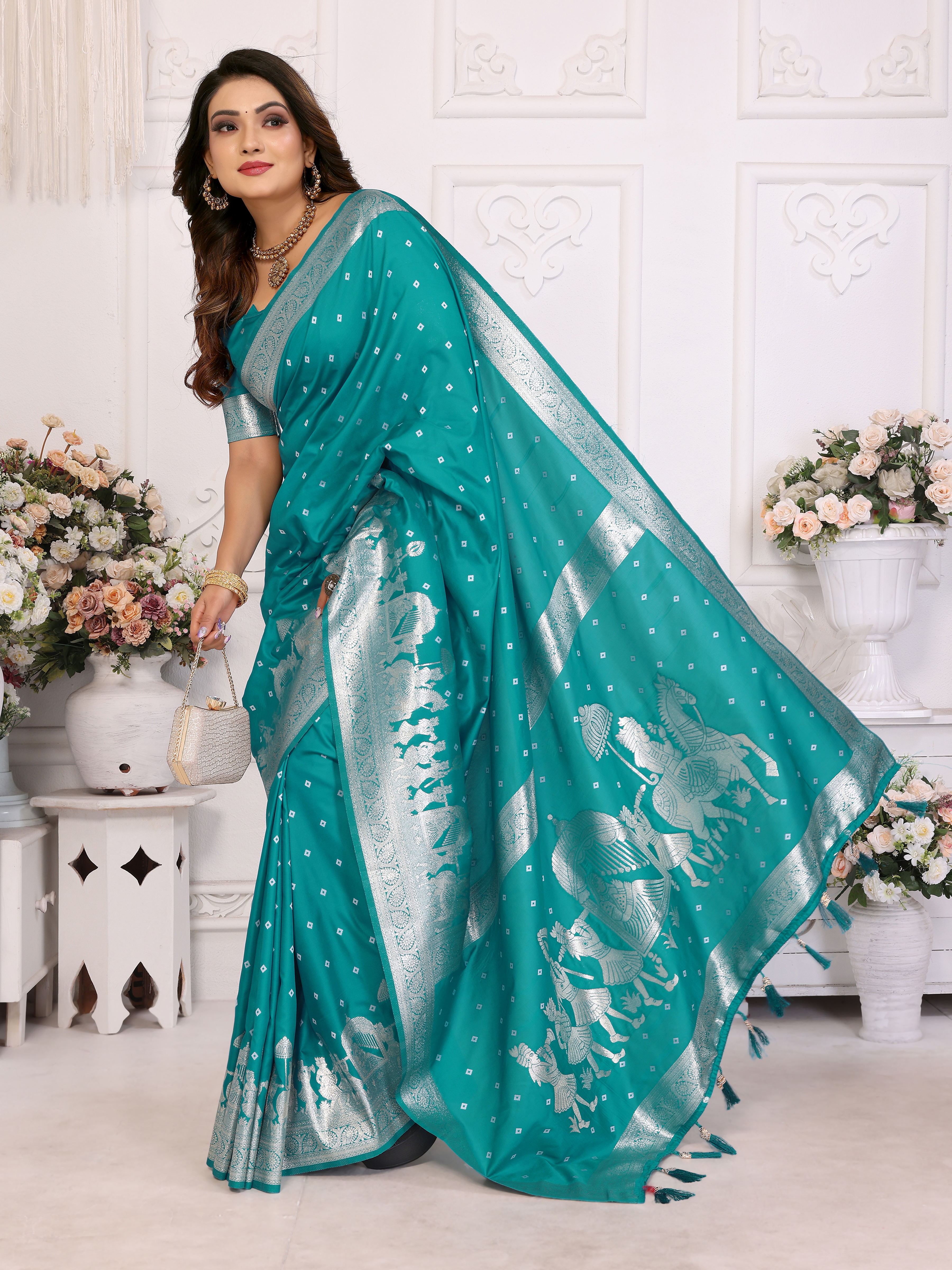 Embrace the allure of the majestic rama-colored Kochi silk saree