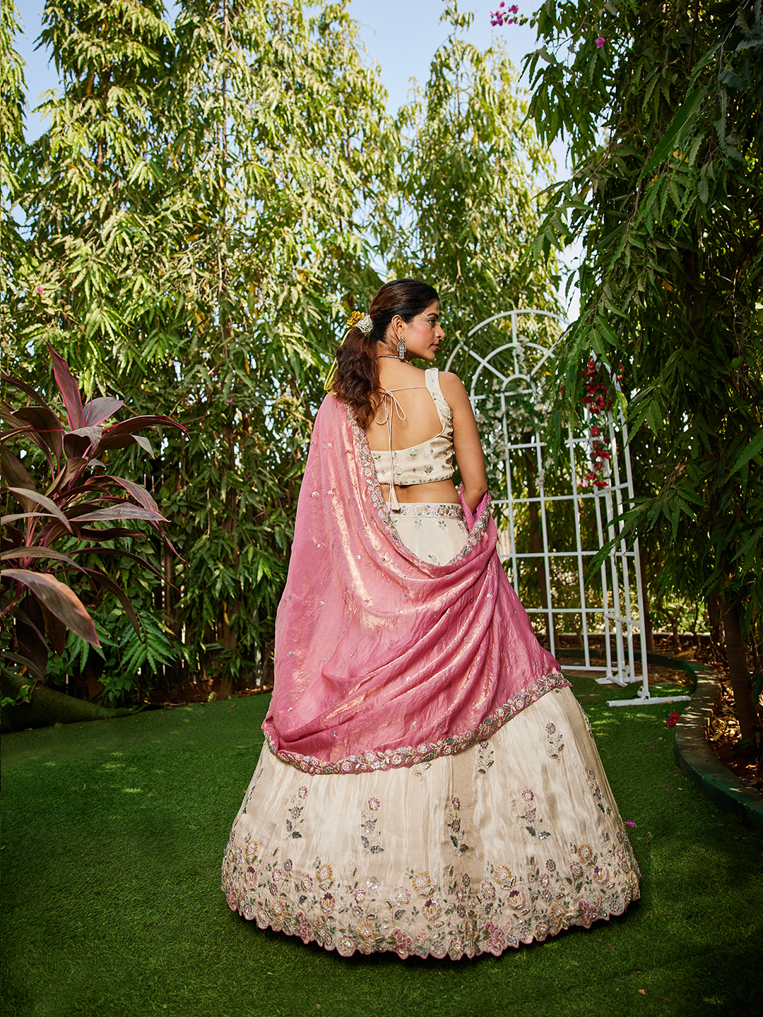 Elegant Cream Bridal Lehenga with Soft Pink Dupatta 