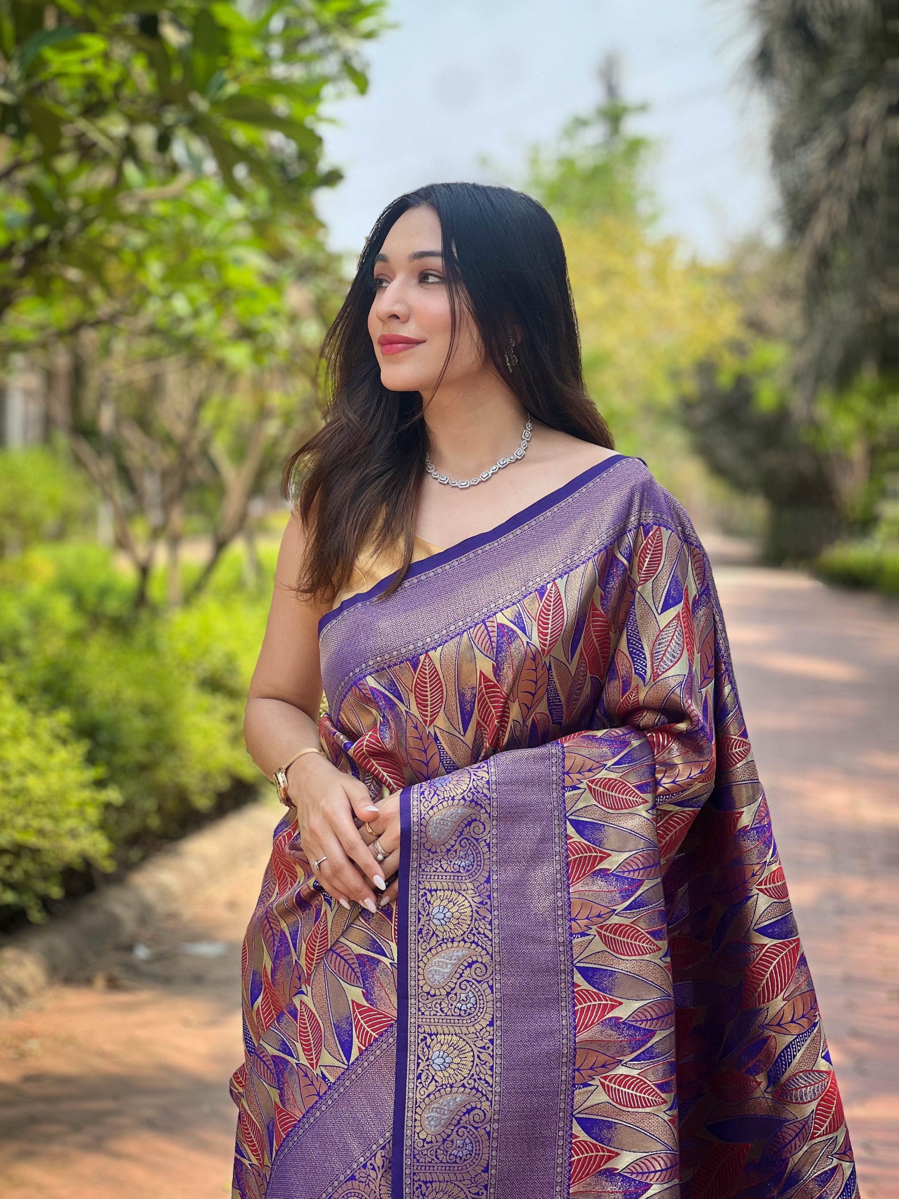 Step into the world of exquisite craftsmanship with our Navy Blue Kanchi Pattu Silk Saree