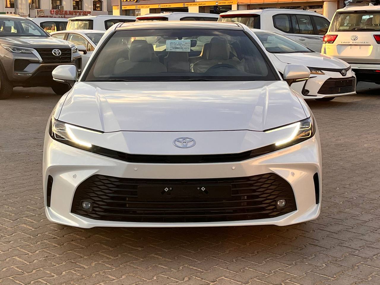 تويوتا كامري هايبرد XLE 2025  