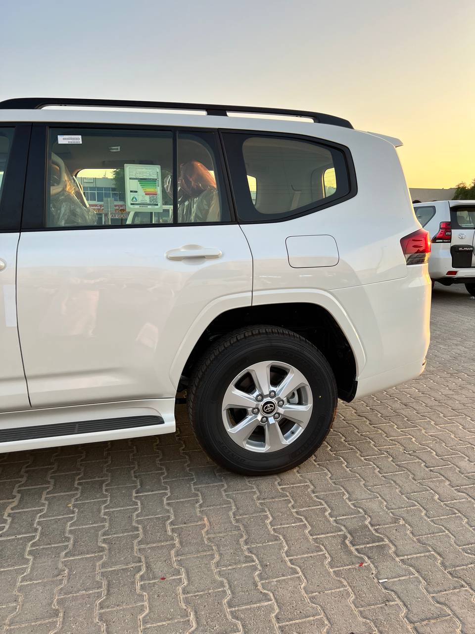    تويوتا لاندكروزر استيشن جنوط 18 إنش     GXR 3.5 لتر (KSA) 