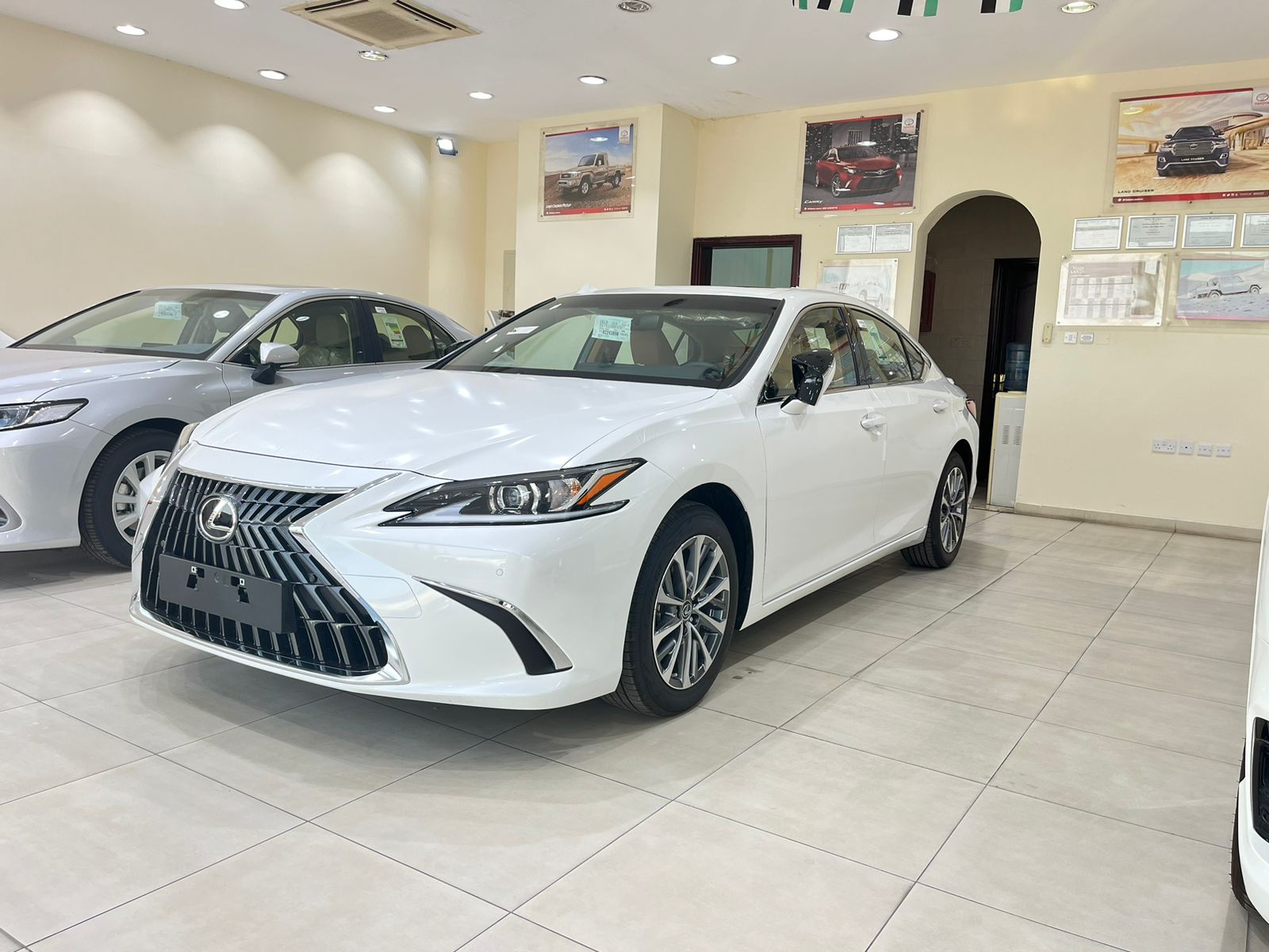 لكزس (ES350 2024)