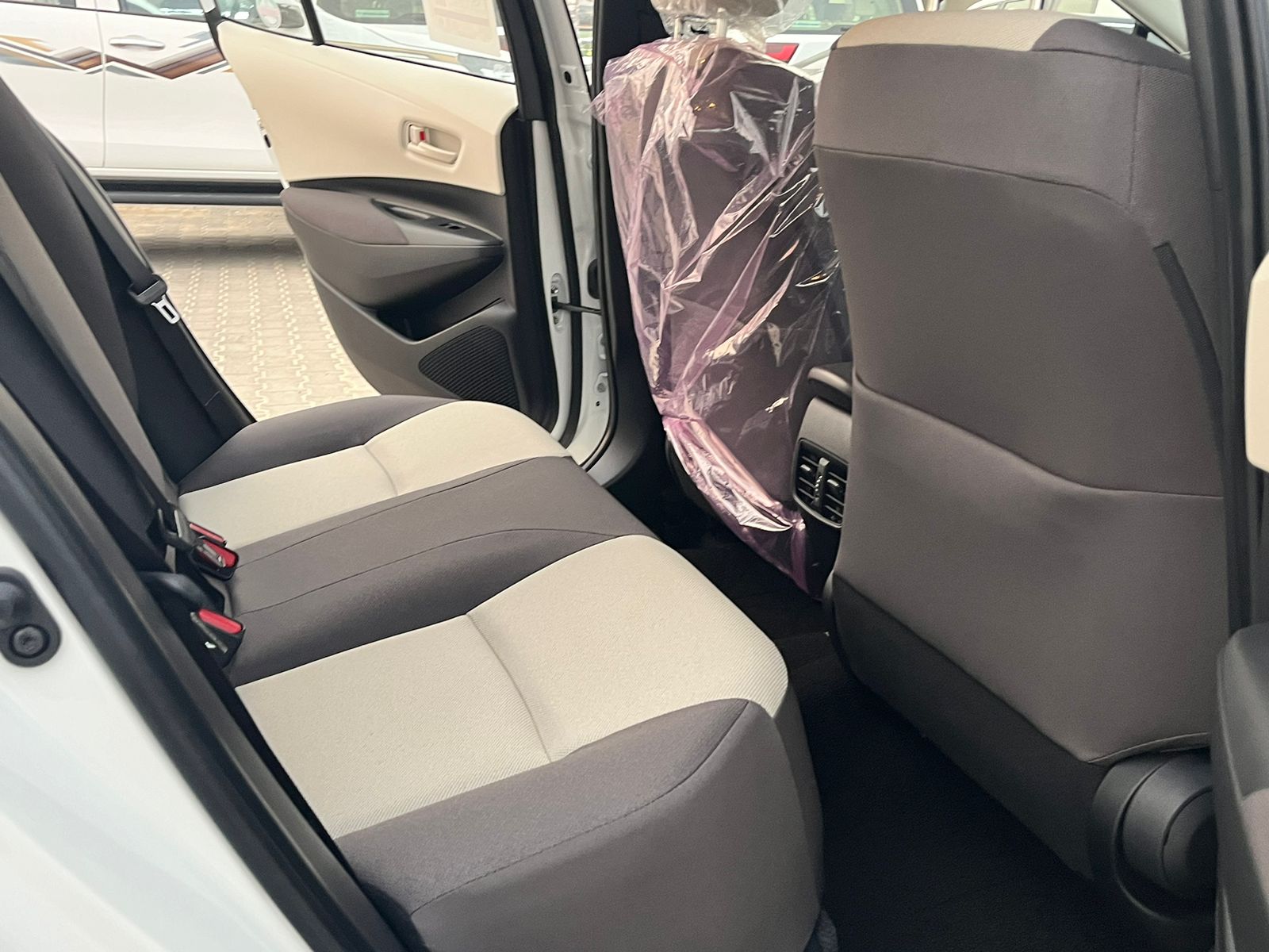 تويوتا كورولا 1.6 ستاندر بدون فتحة 2024             