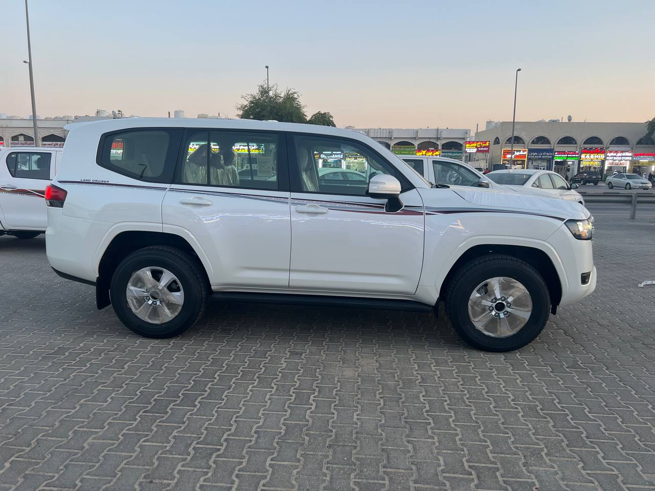 (GXR 3.5) تويوتا لاندكروزر استيشن جي اكس ار  رقم 2  