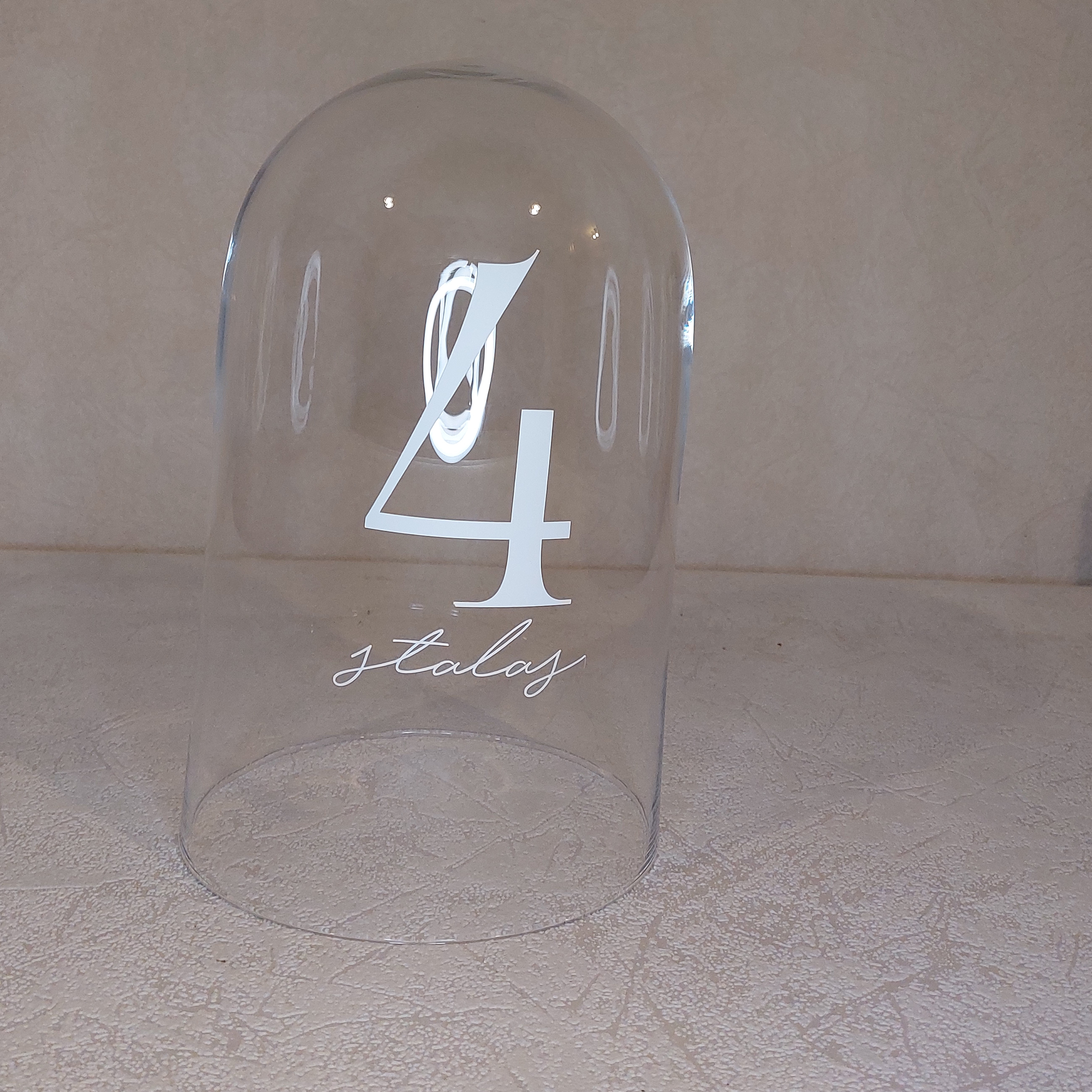 Skaidrūs kupoliniai stalų numeriai