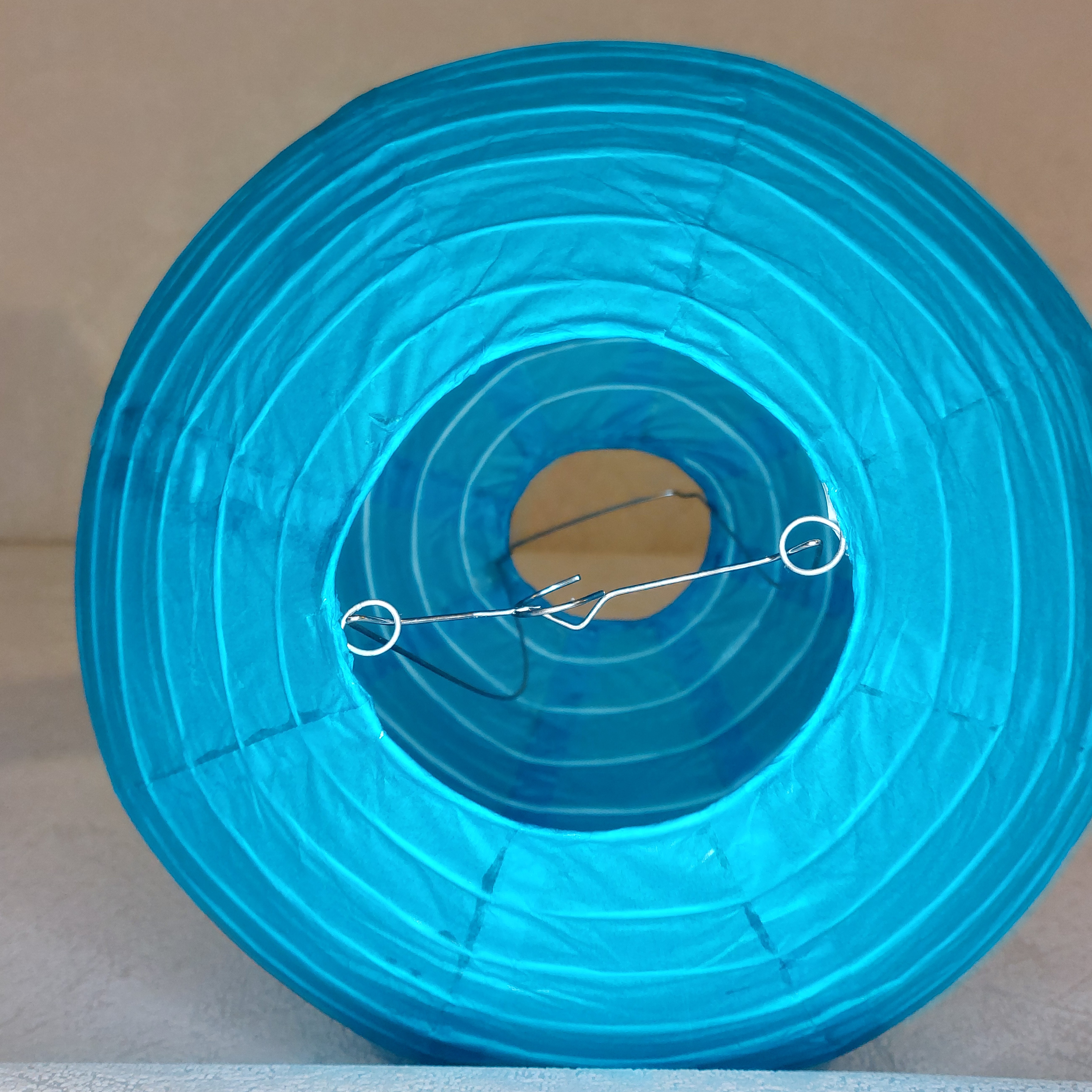 Popierinis žibintas įvairių spalvų