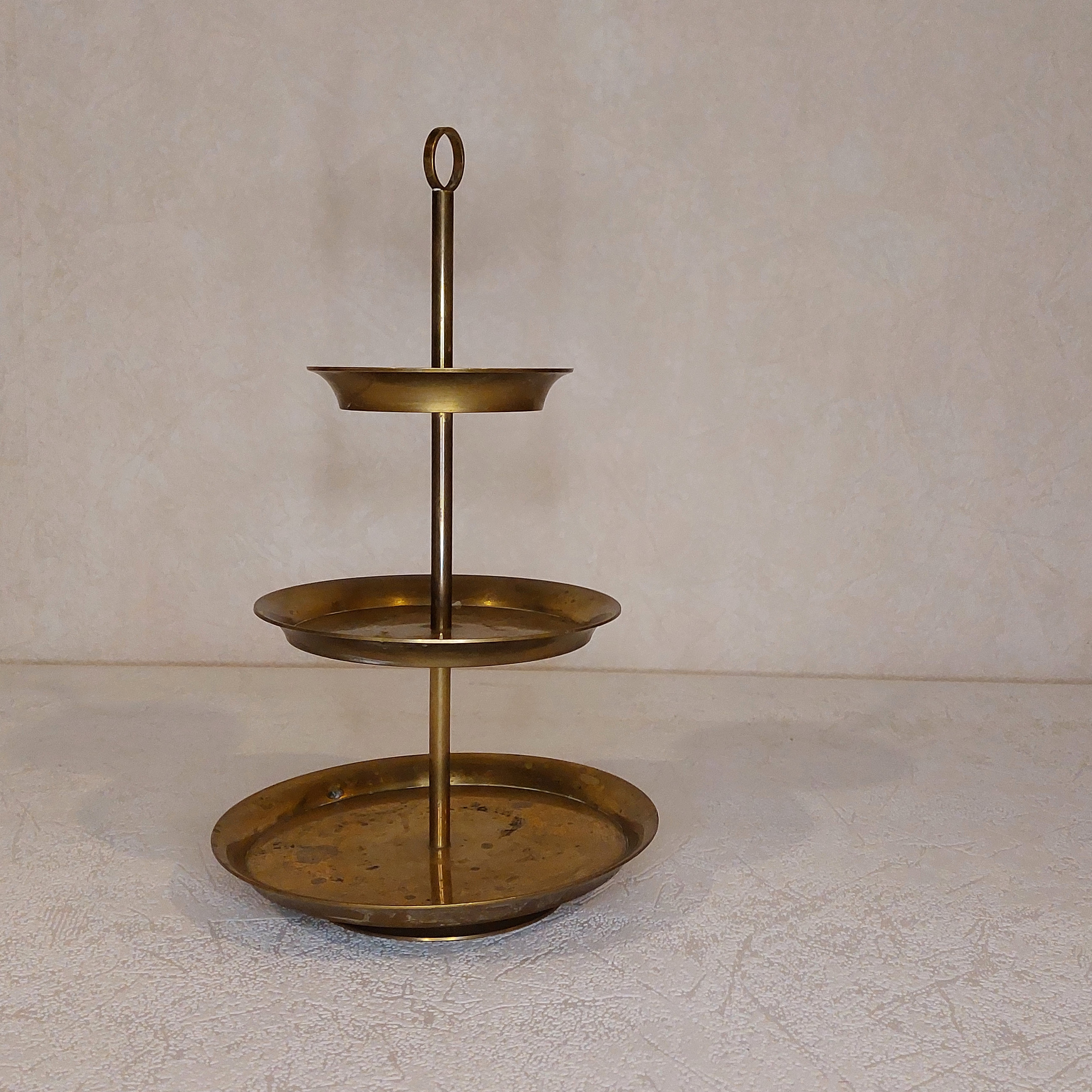 Trijų lygių padėklas