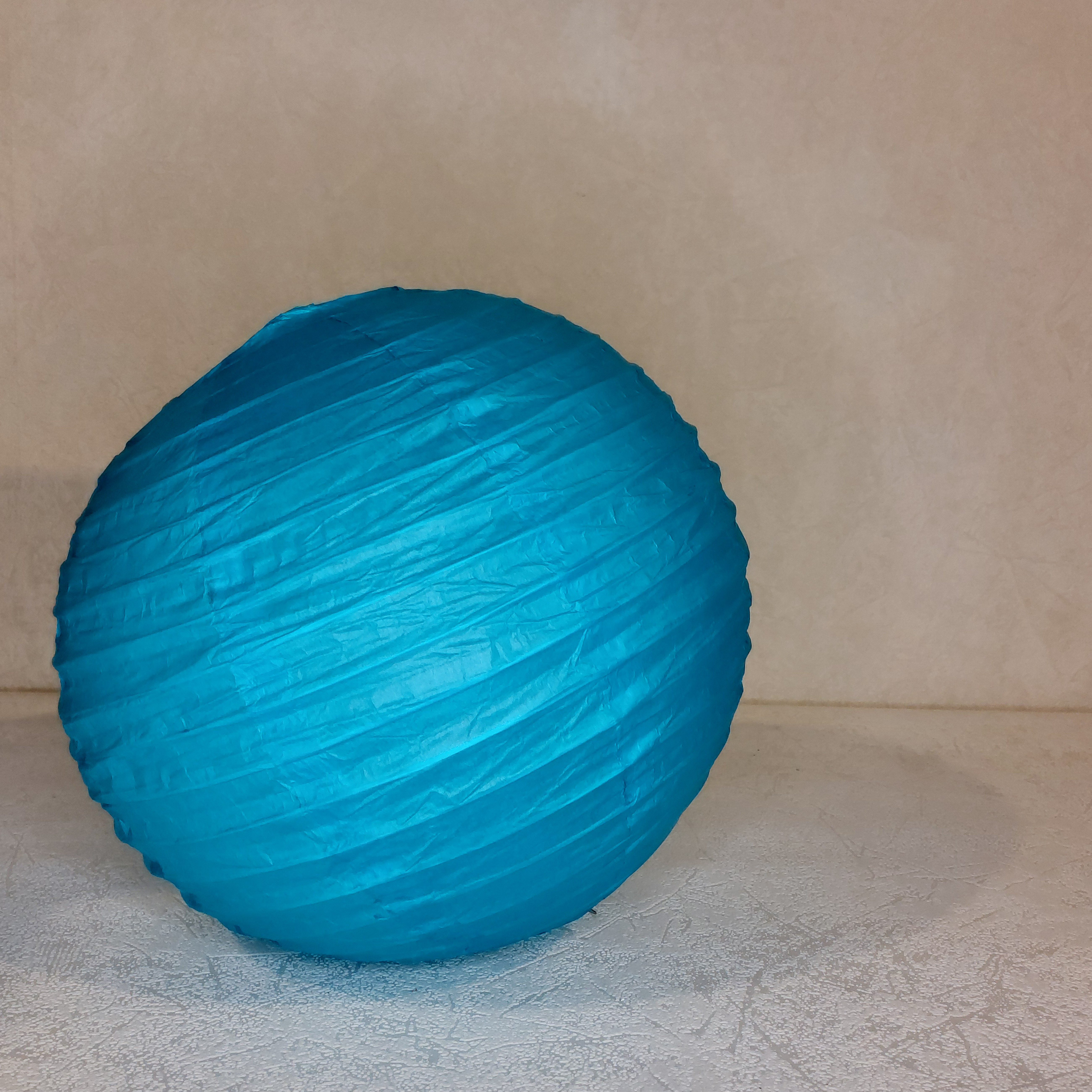 Popierinis žibintas įvairių spalvų