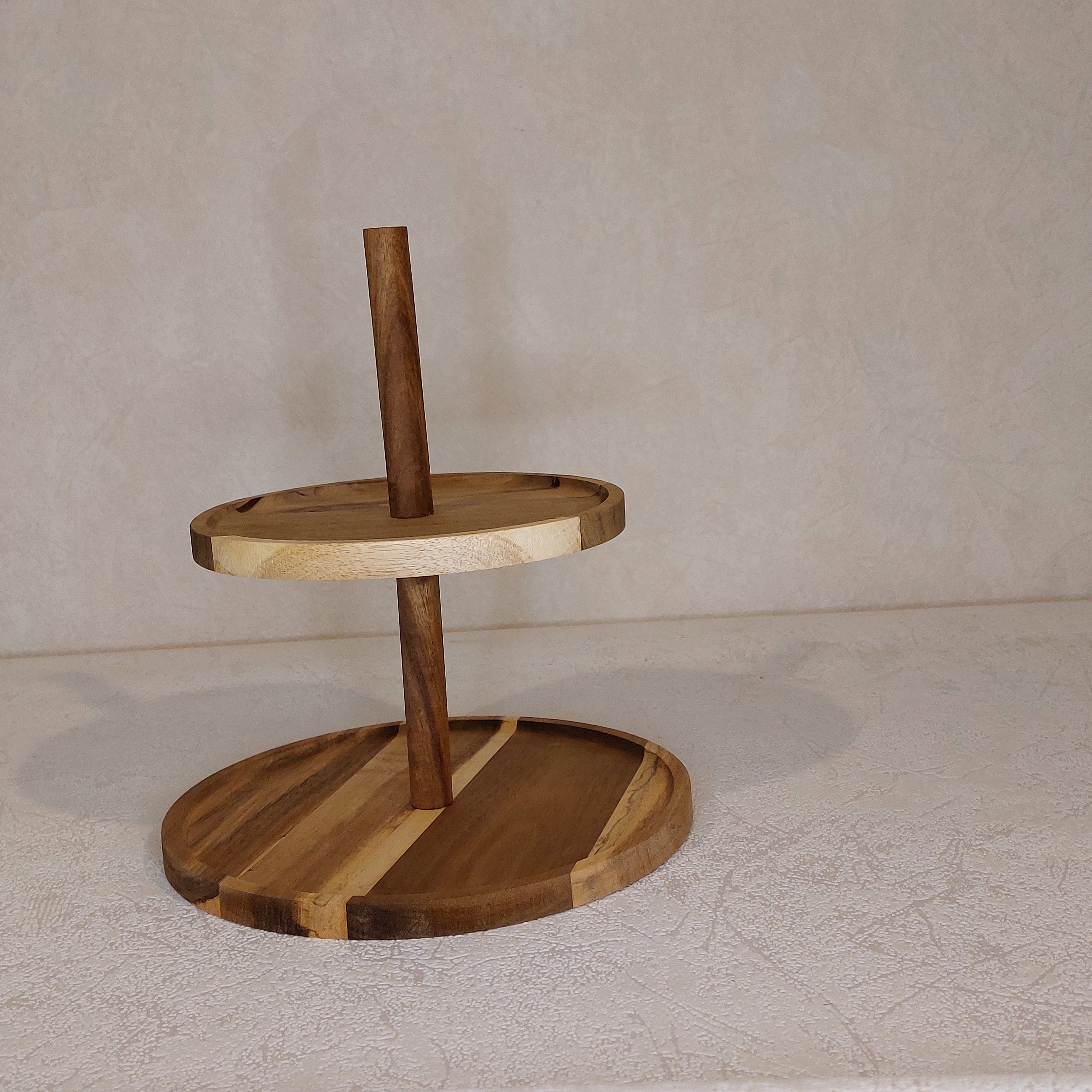 Dviejų lygių medinis padėklas