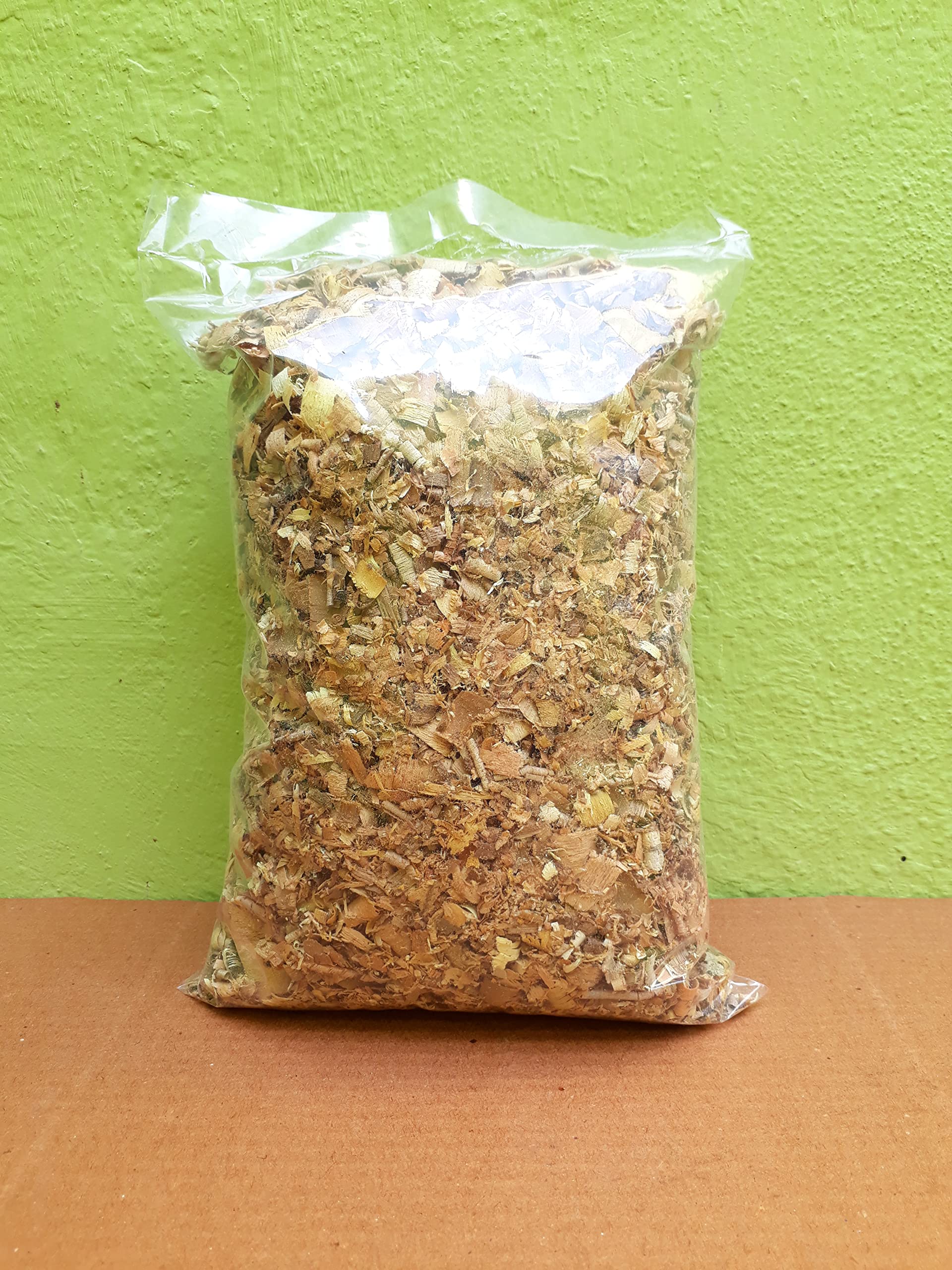 Wood Shavings Bedding for Pets, Bedding for Birds, Hamster, Dwarf, Mice, Gerbil, Rabbit and Guinea Pig 400 gram