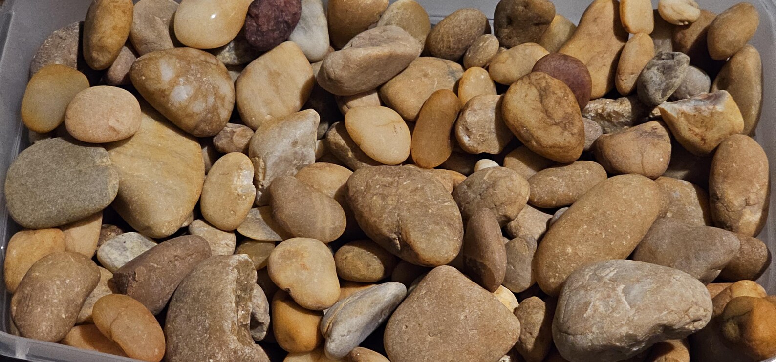 Natural Unpolished Small River Rocks Pebbles for Aquariums Plants Fairy Gardens Jewelry Making 1 kg 30 mm to 90 mm mixed size