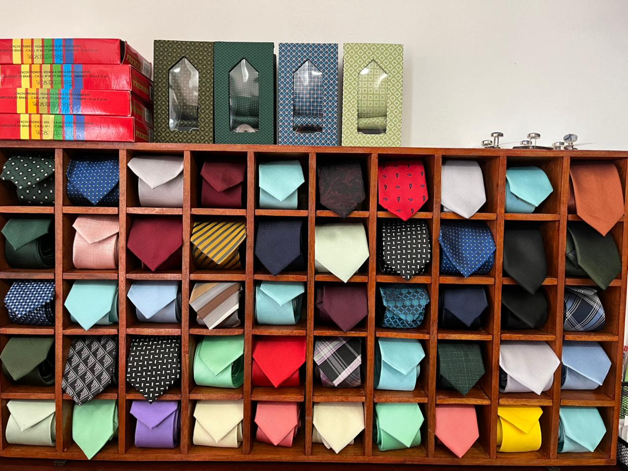Gravatas e prendedores