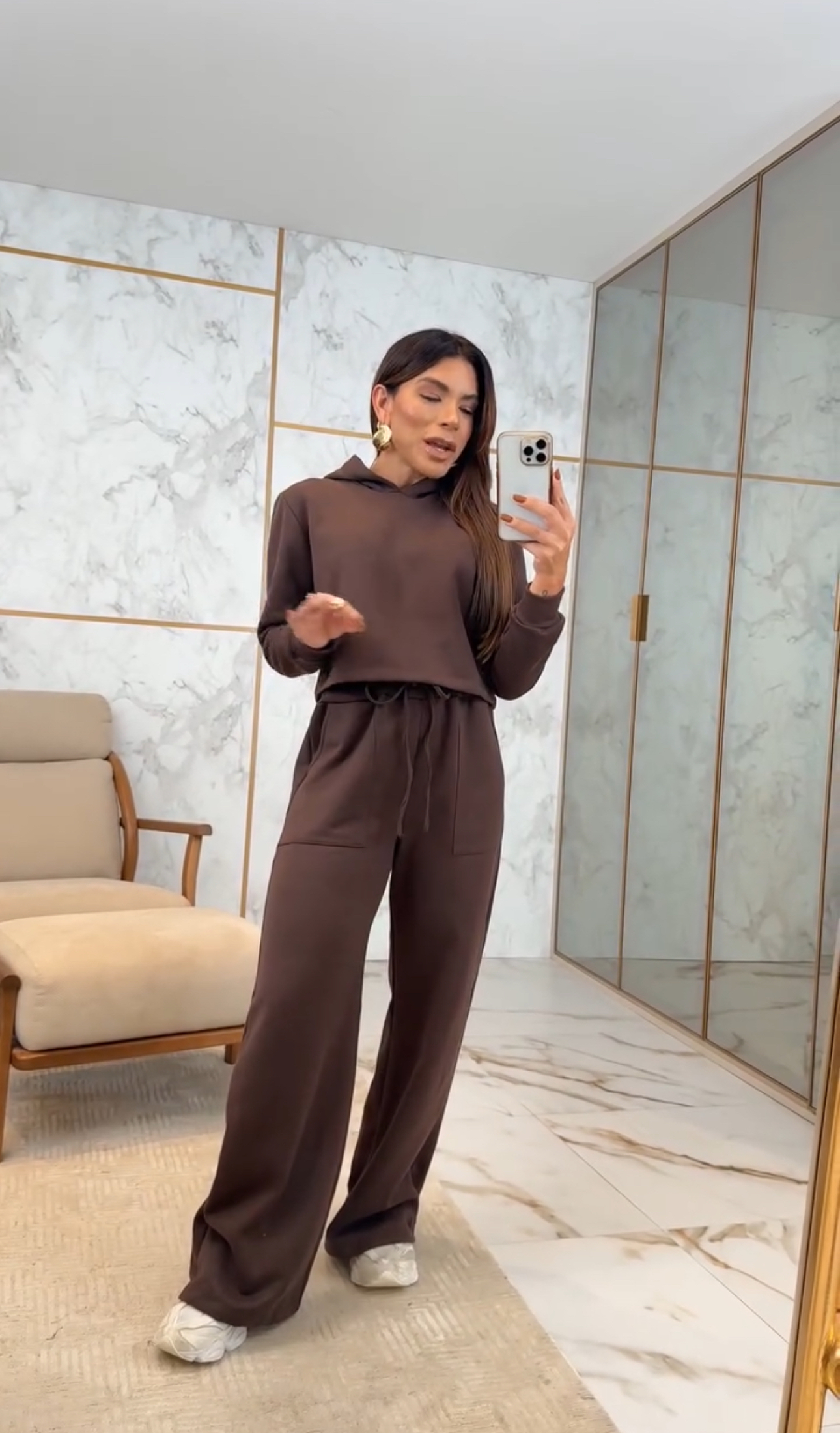 Conjunto de moletom marrom