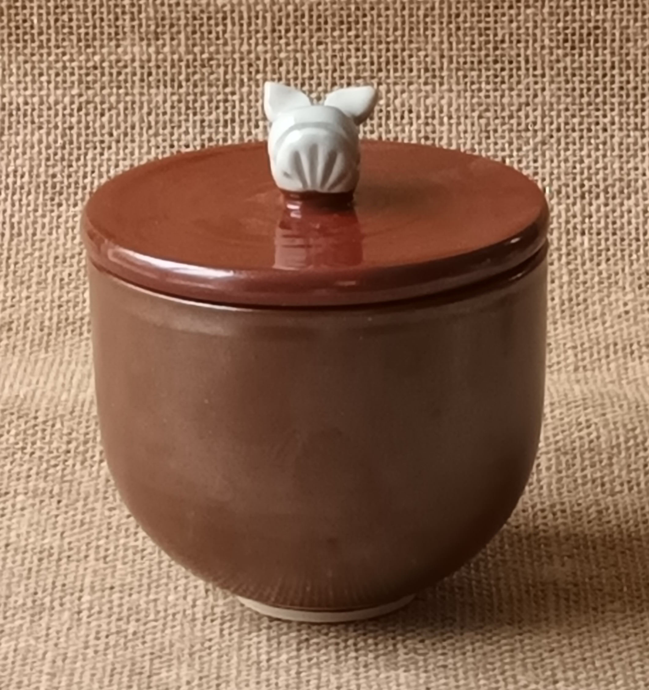 Boîte à la baleine rouge