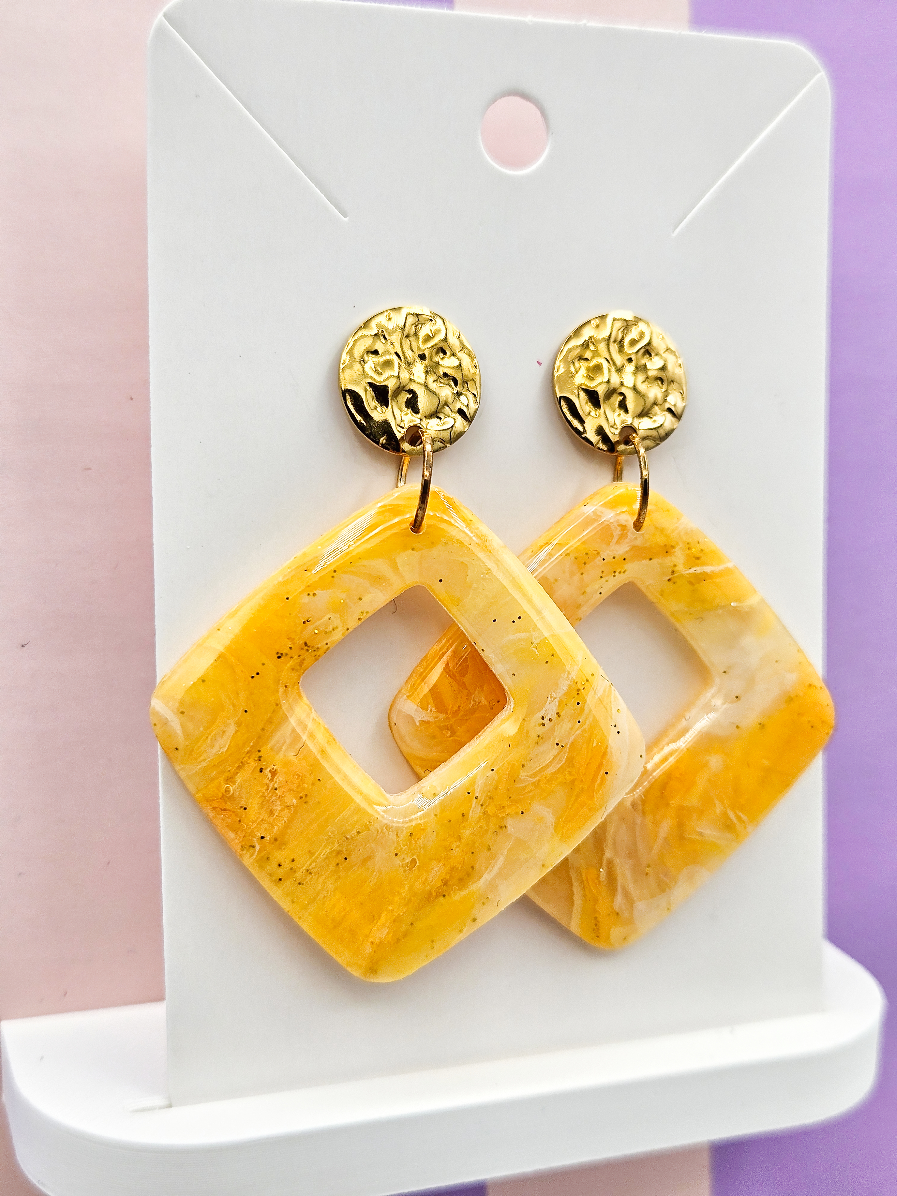 Polymeerklei oorbellen - Marmer geel