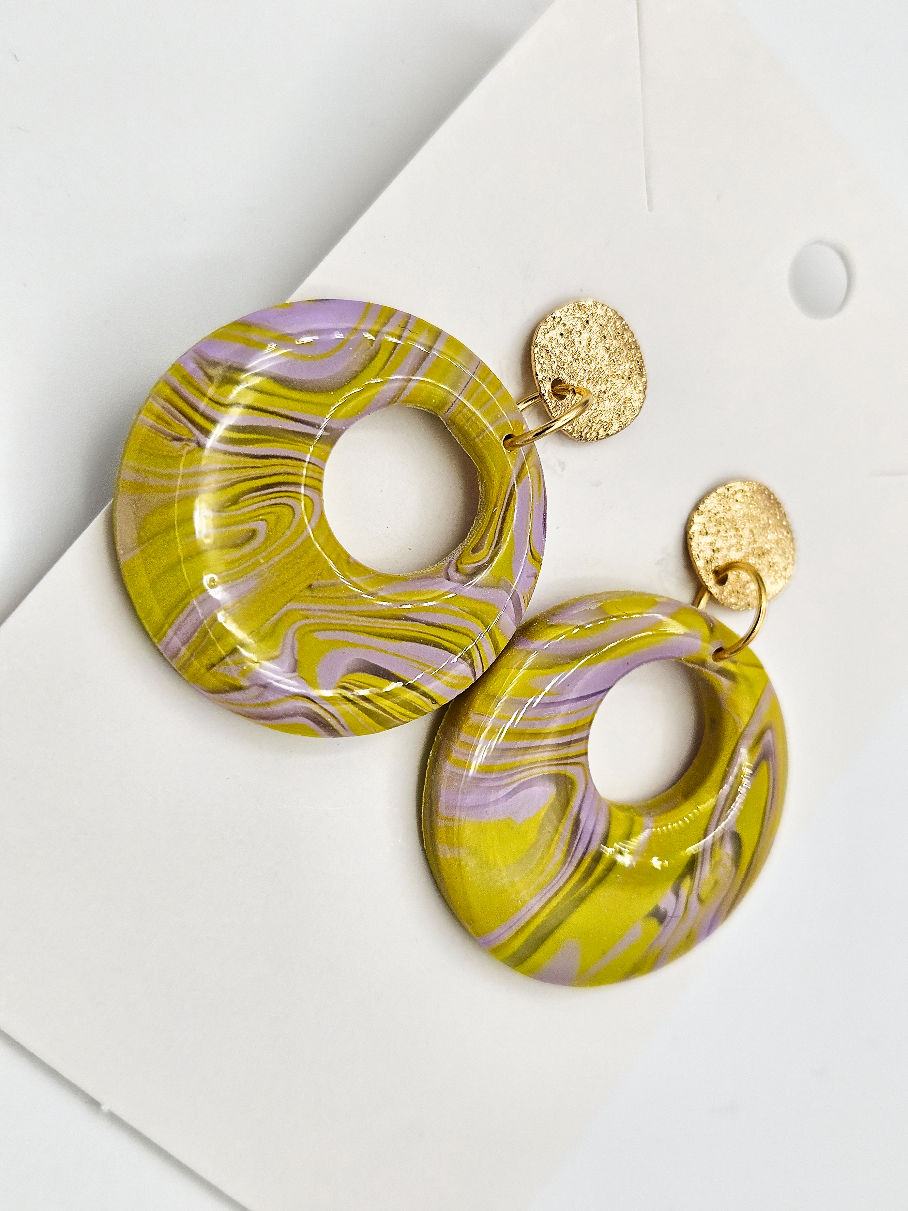 Polymeerklei oorbellen - Groen met lila 