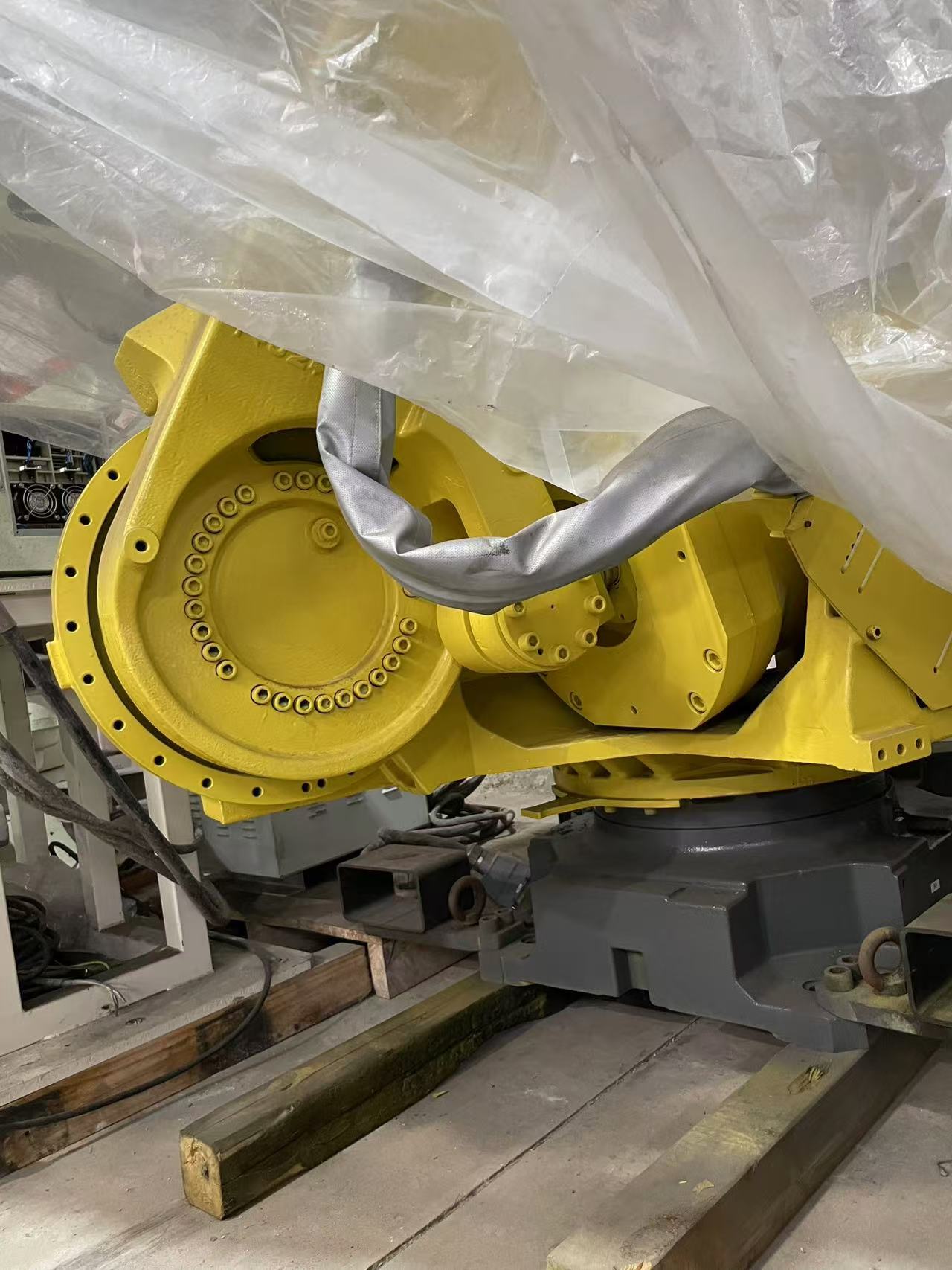 2018 FANUC R2000IB 165R